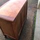 Commode noyer 3 tiroirs et laiton de style