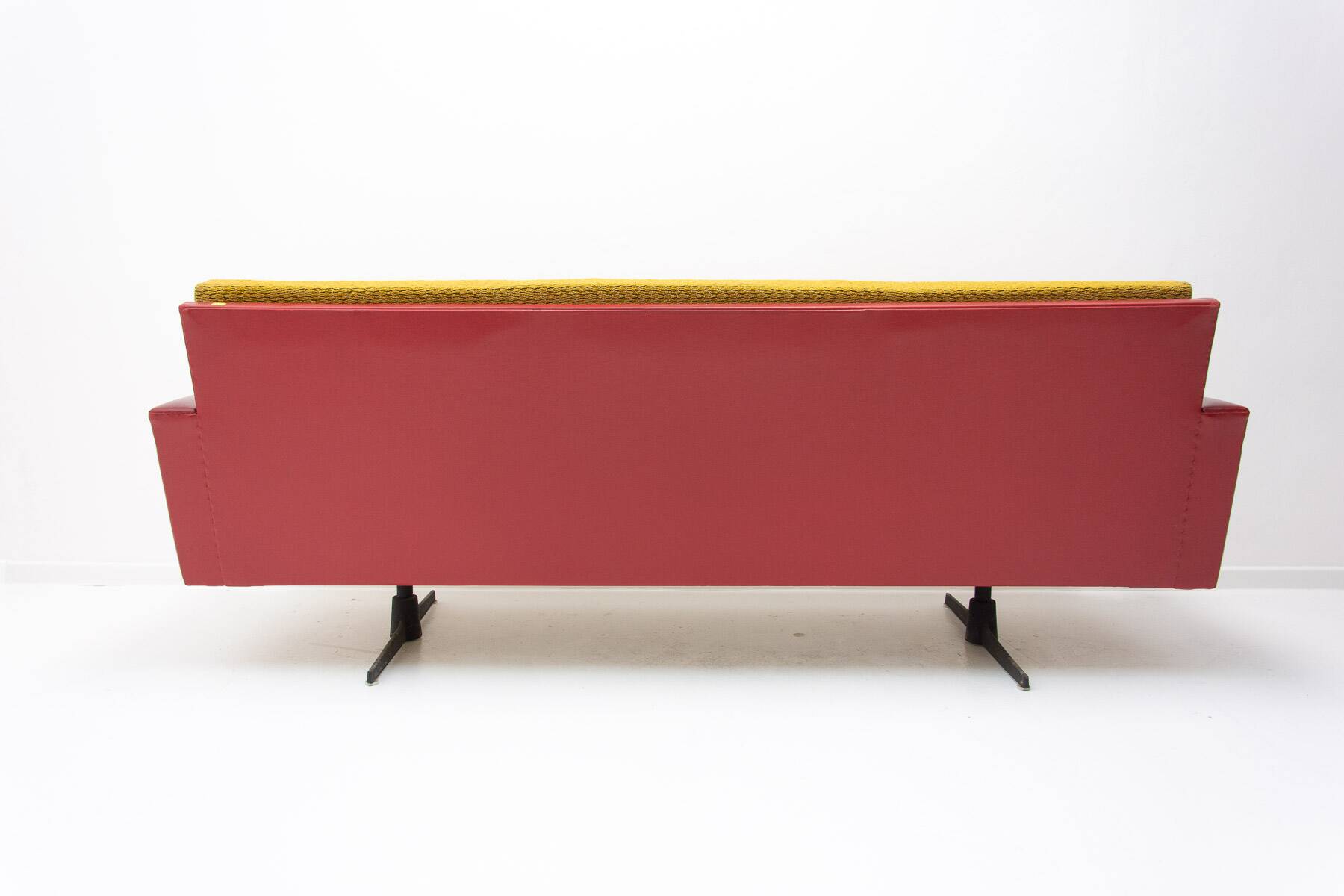 Canapé salon vintage Eastern Bloc, années 1970