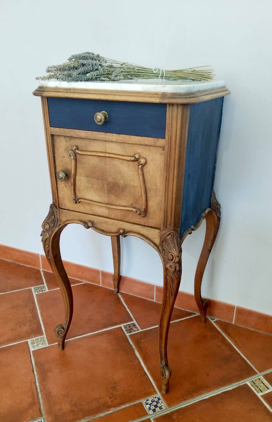 Table de chevet ancienne en bois et plateau en marbre, France fin XIXème