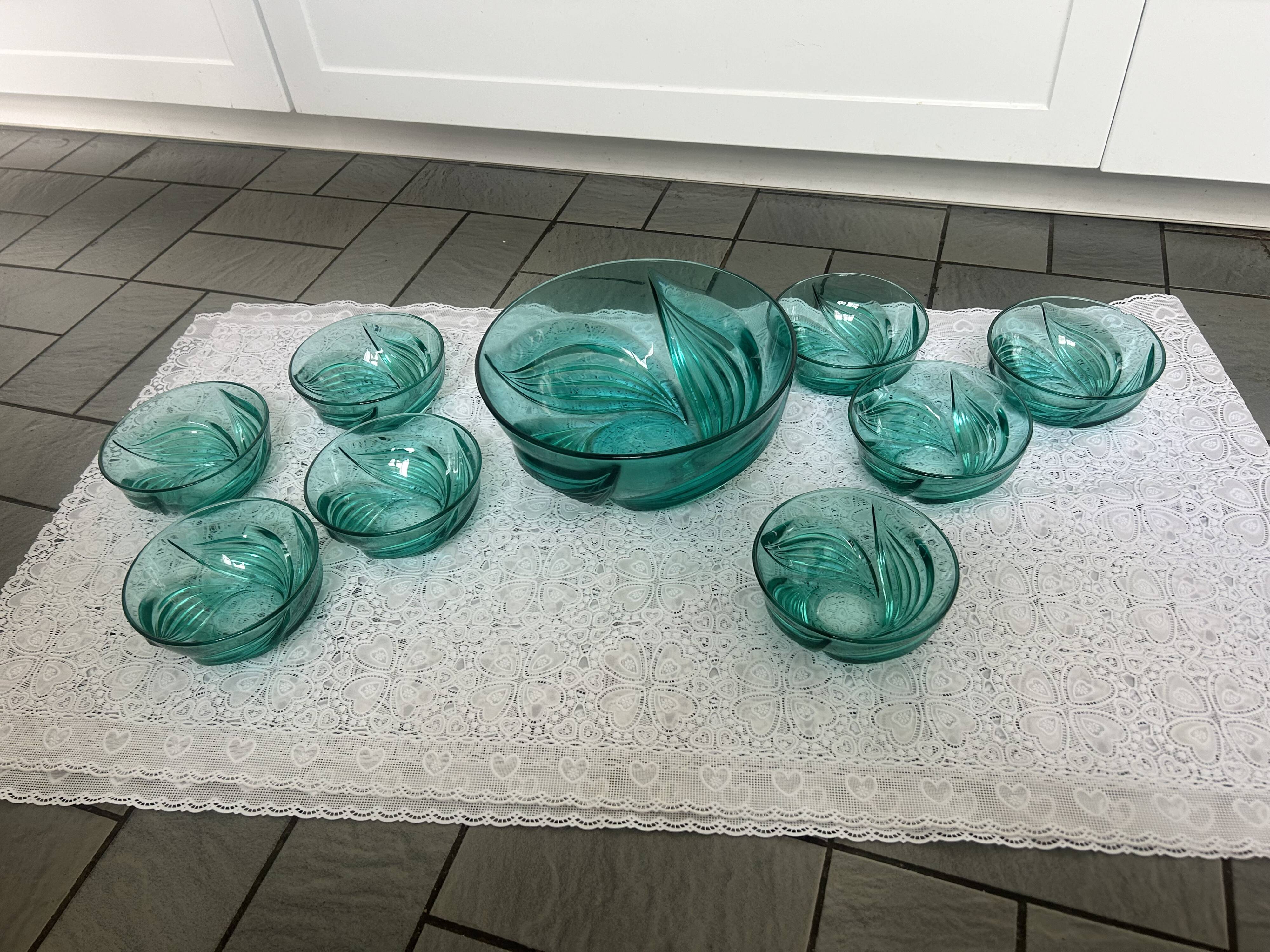 Salad bowl Fruit bowl and bowls
