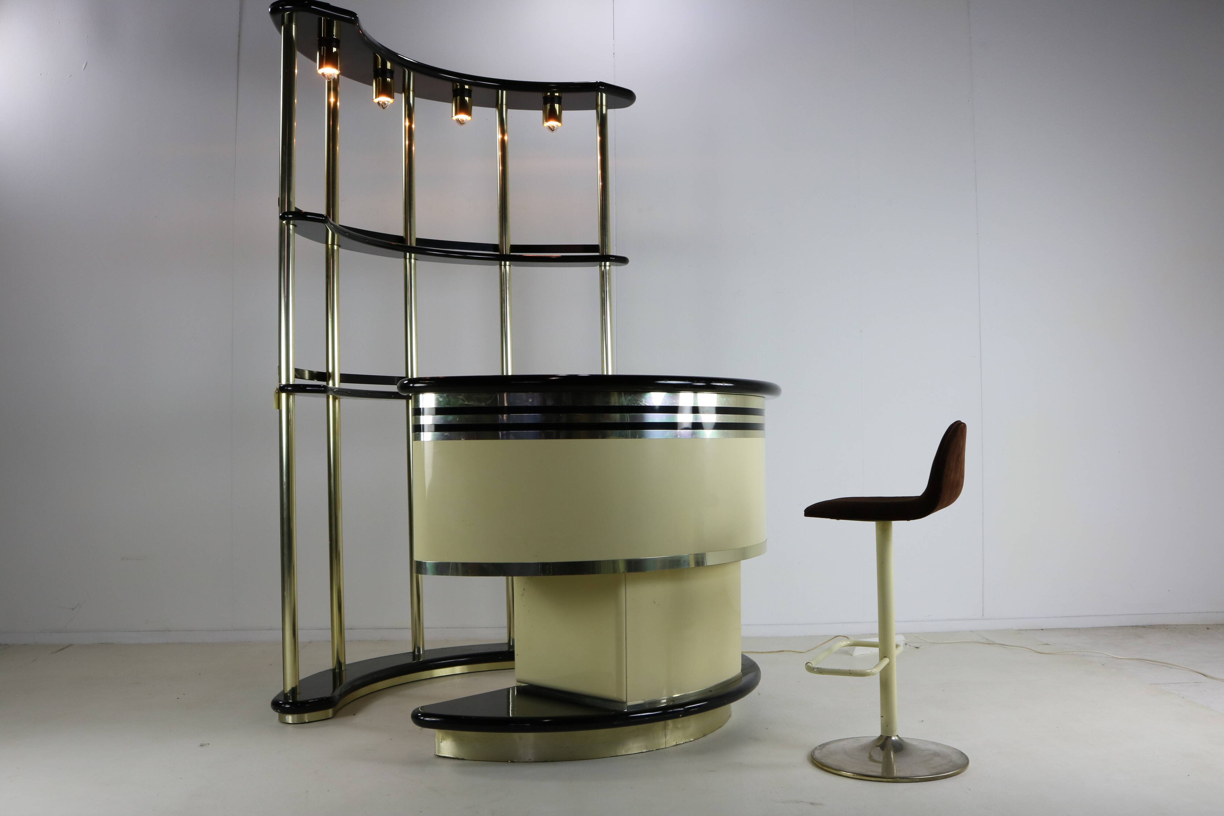Seventies design dry bar by Harvey Guzzini for Stilglass Donati