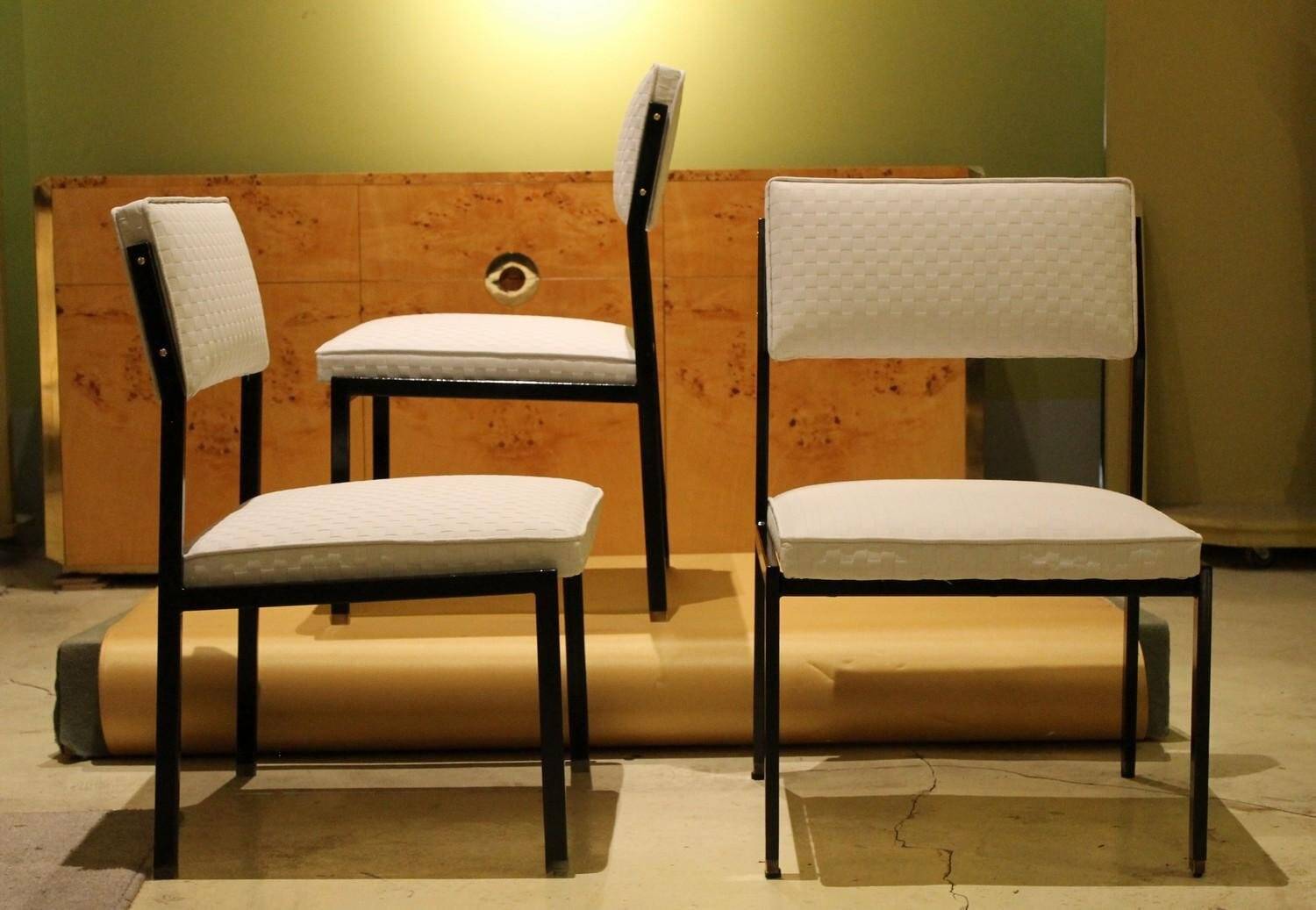 Chaises longues basses italiennes avec cadre en fer noir et rembourrage blanc glacé par Milo Baughman, années 1950, ensemble de 6.