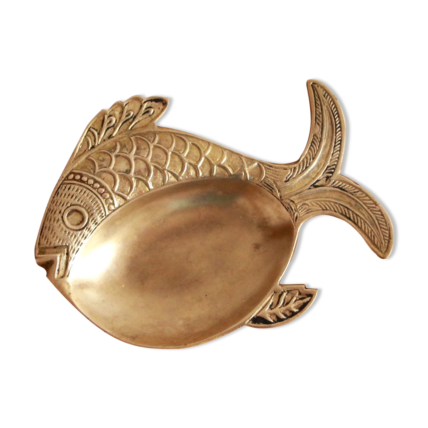 Empty-pocket brass fish
