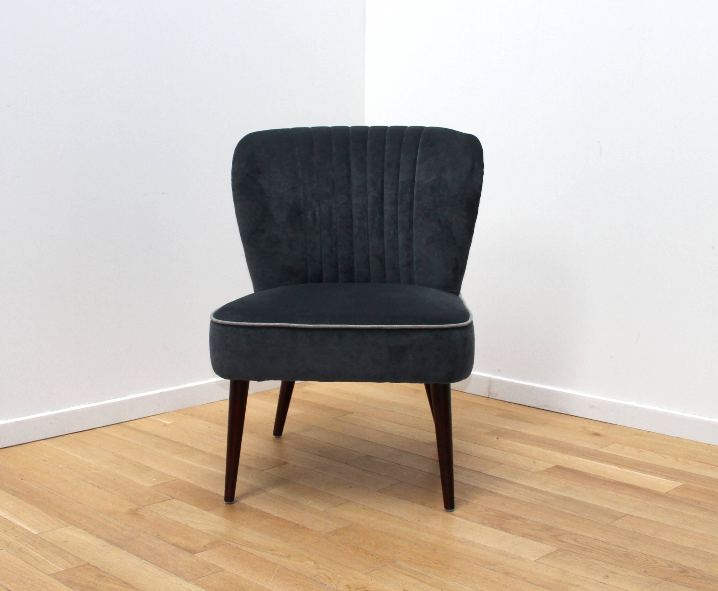 Pair of Smocker armchairs, Dutch Bone