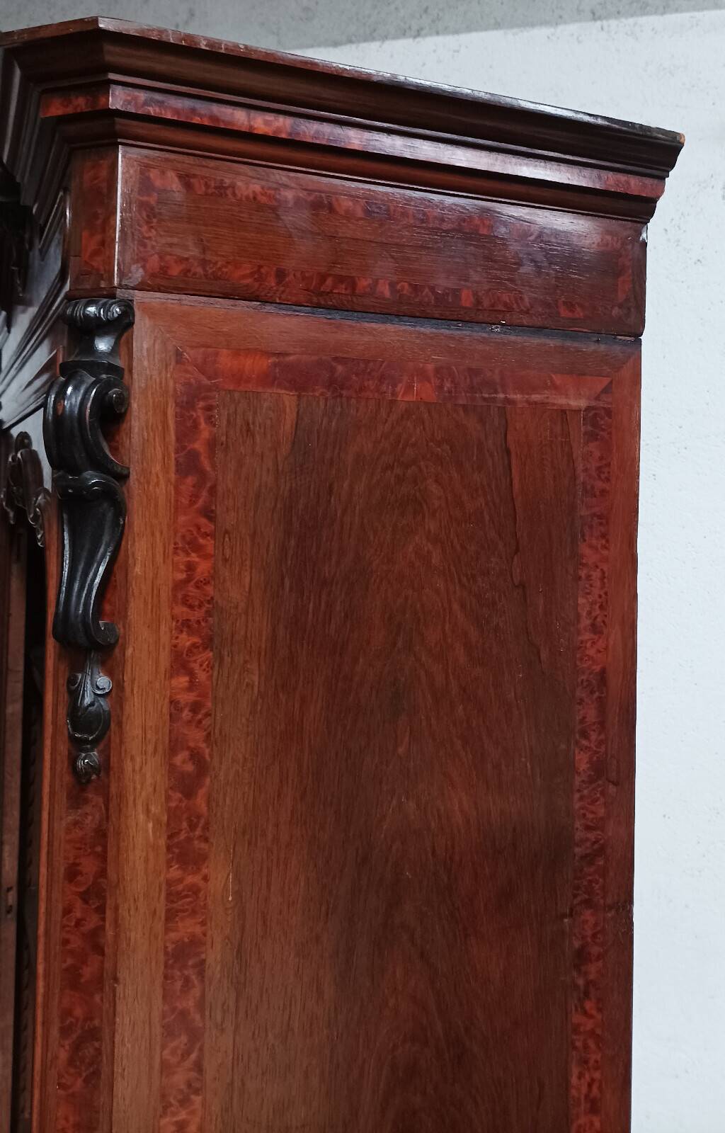 Library from the Napoleonic III era in thuya burl.