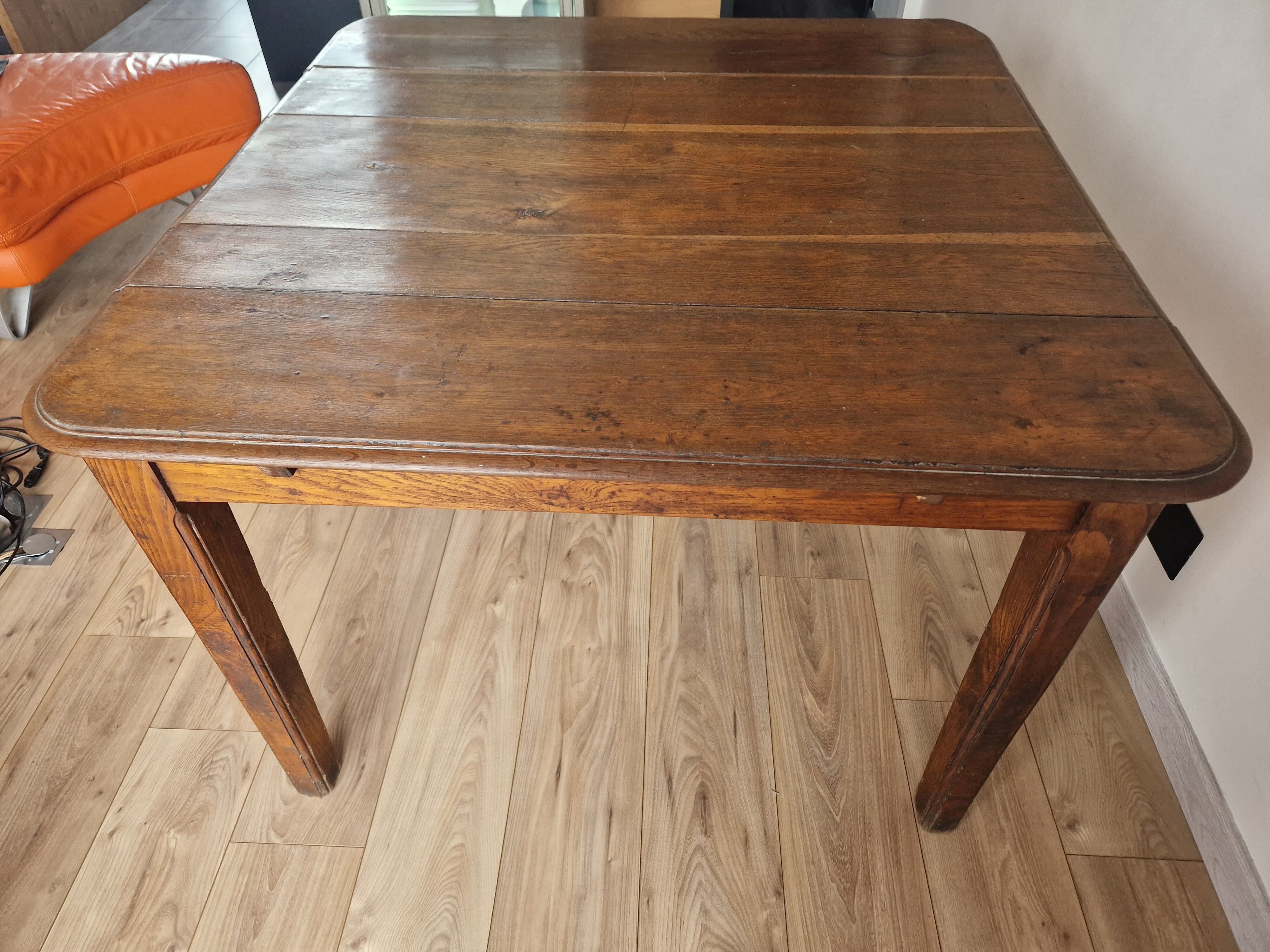 Square art deco dining table in solid wood