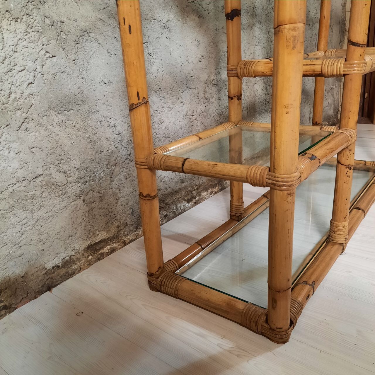 Bibliothèque étagère en bambou vintage