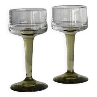 2 liqueur glasses