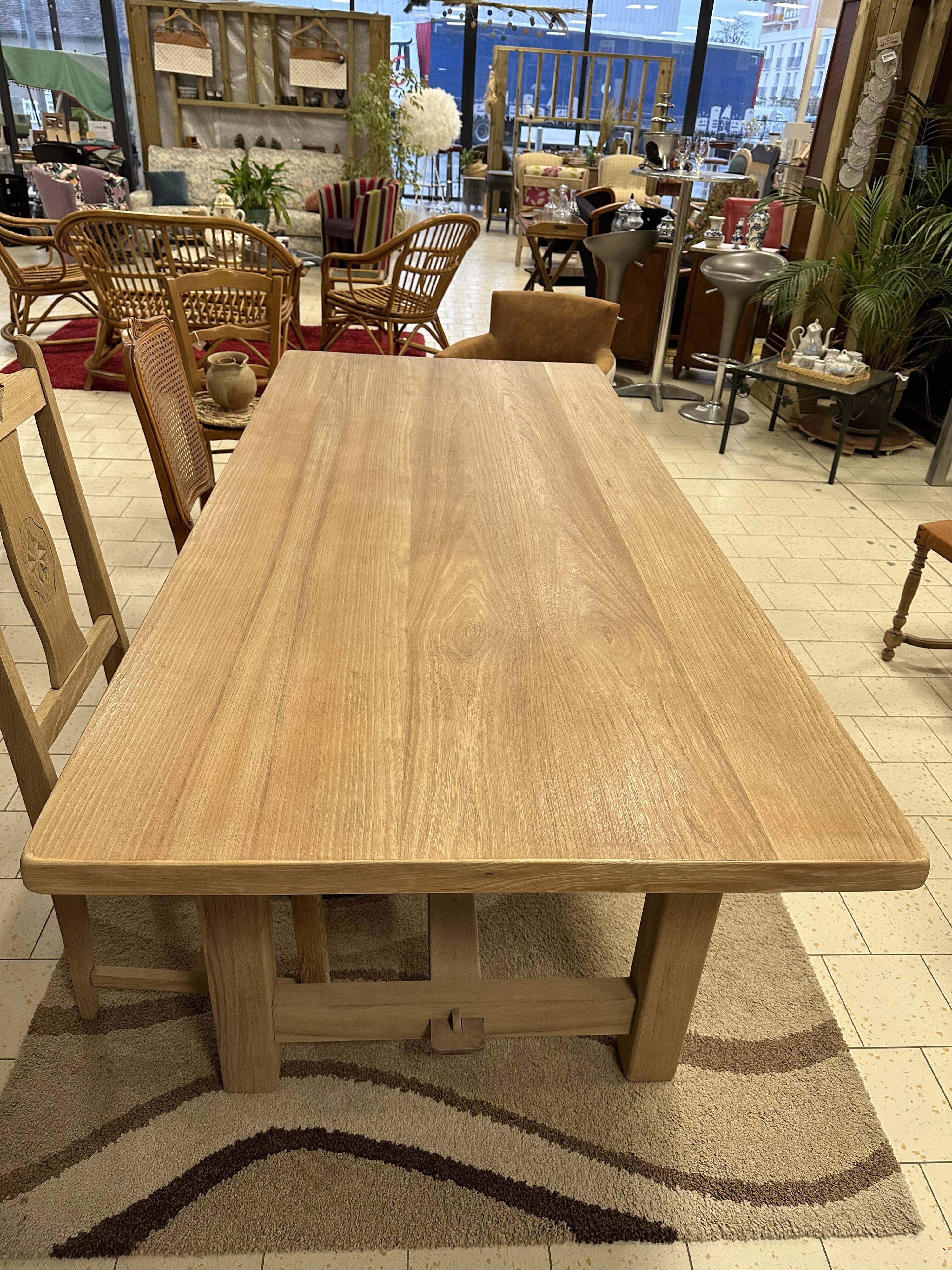 Table de salle à manger en chêne massif