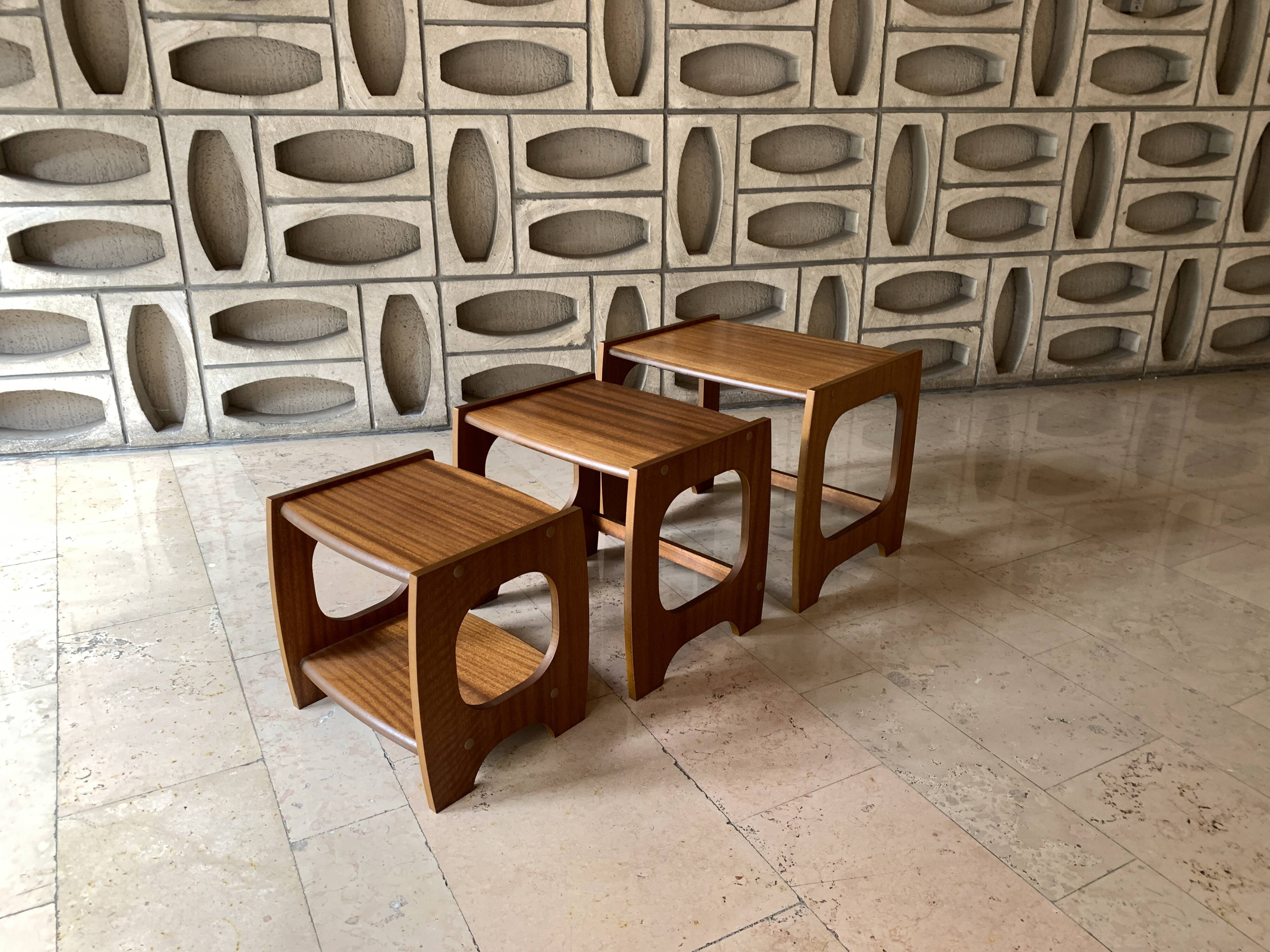 Christmas Pop-up 2022 -ENGLISH NESTING TABLES 60 #15