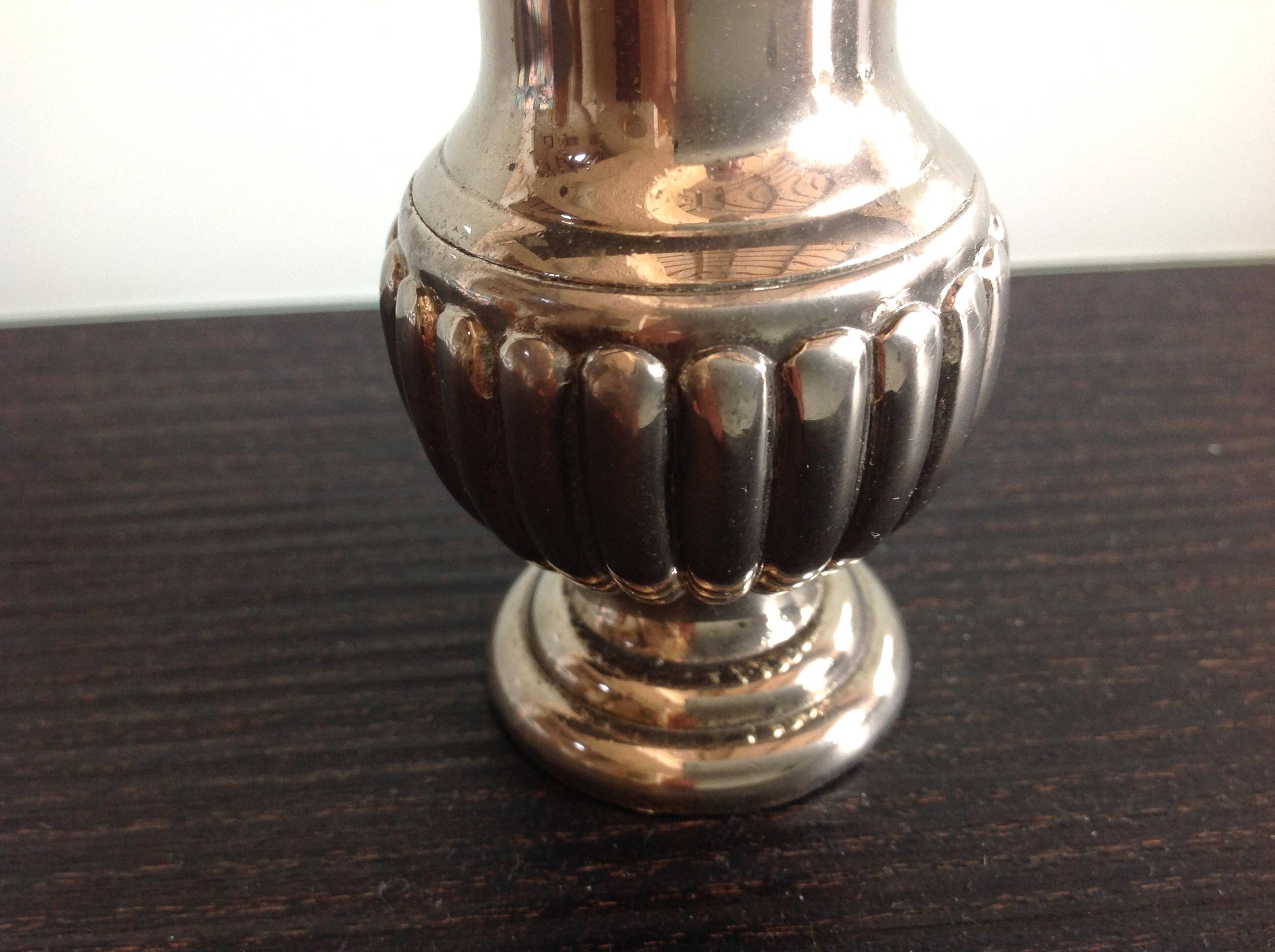 Silver metal salt shaker / 60s-70s