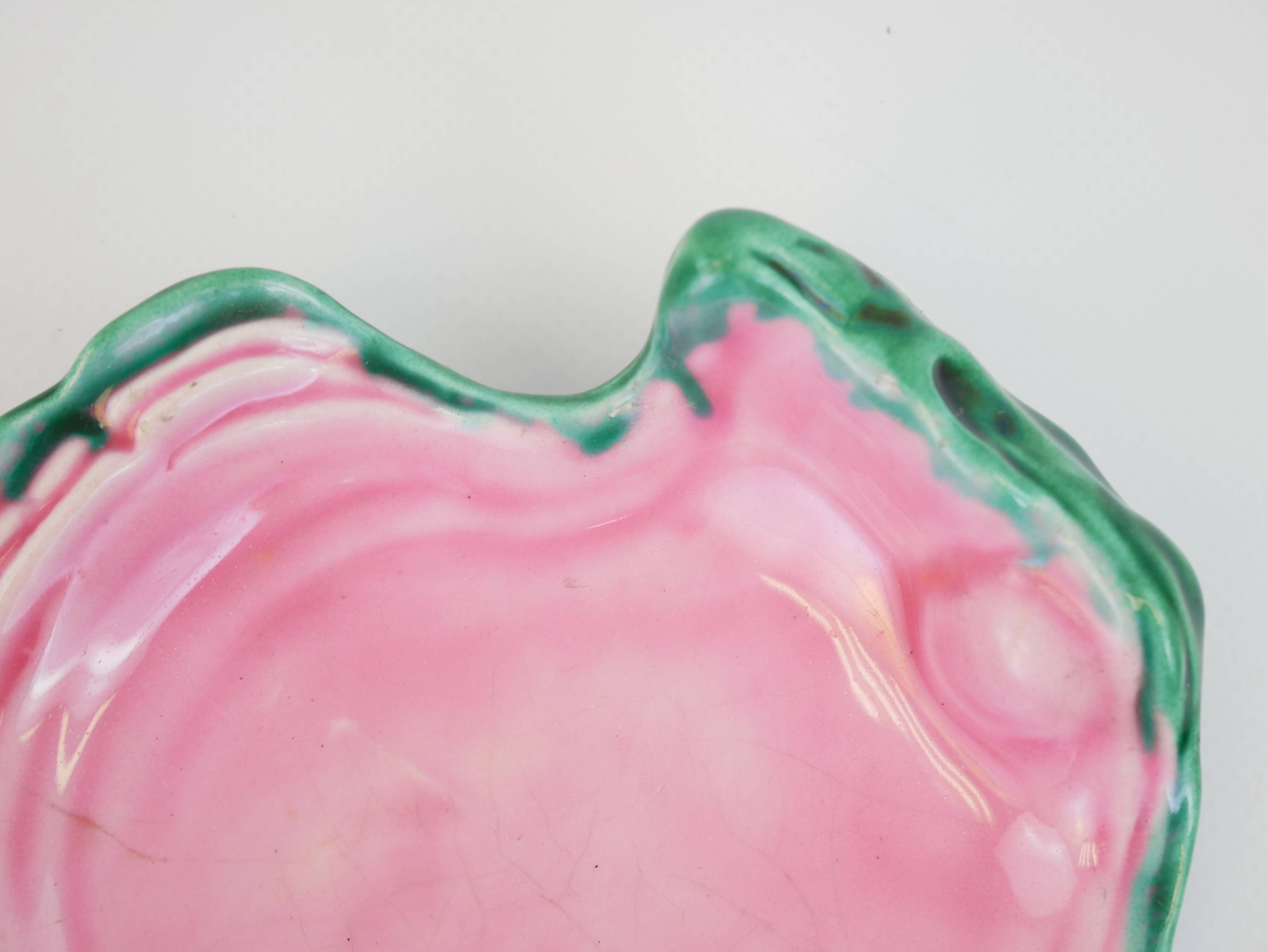 Vide Poche coquillage en céramique vert et rose signé A.Ferlay Vallauris Circa 1960