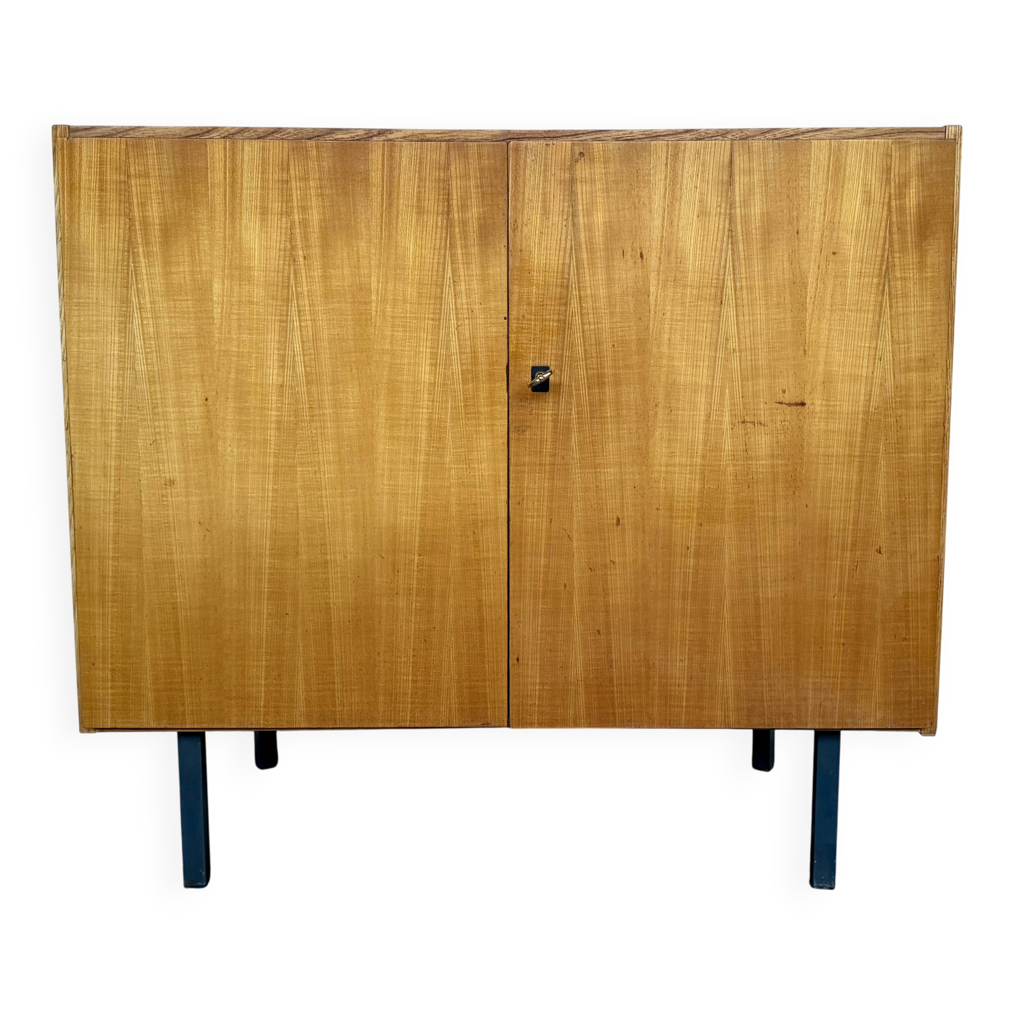 Vintage furniture werhfritz – light wood & black metal legs