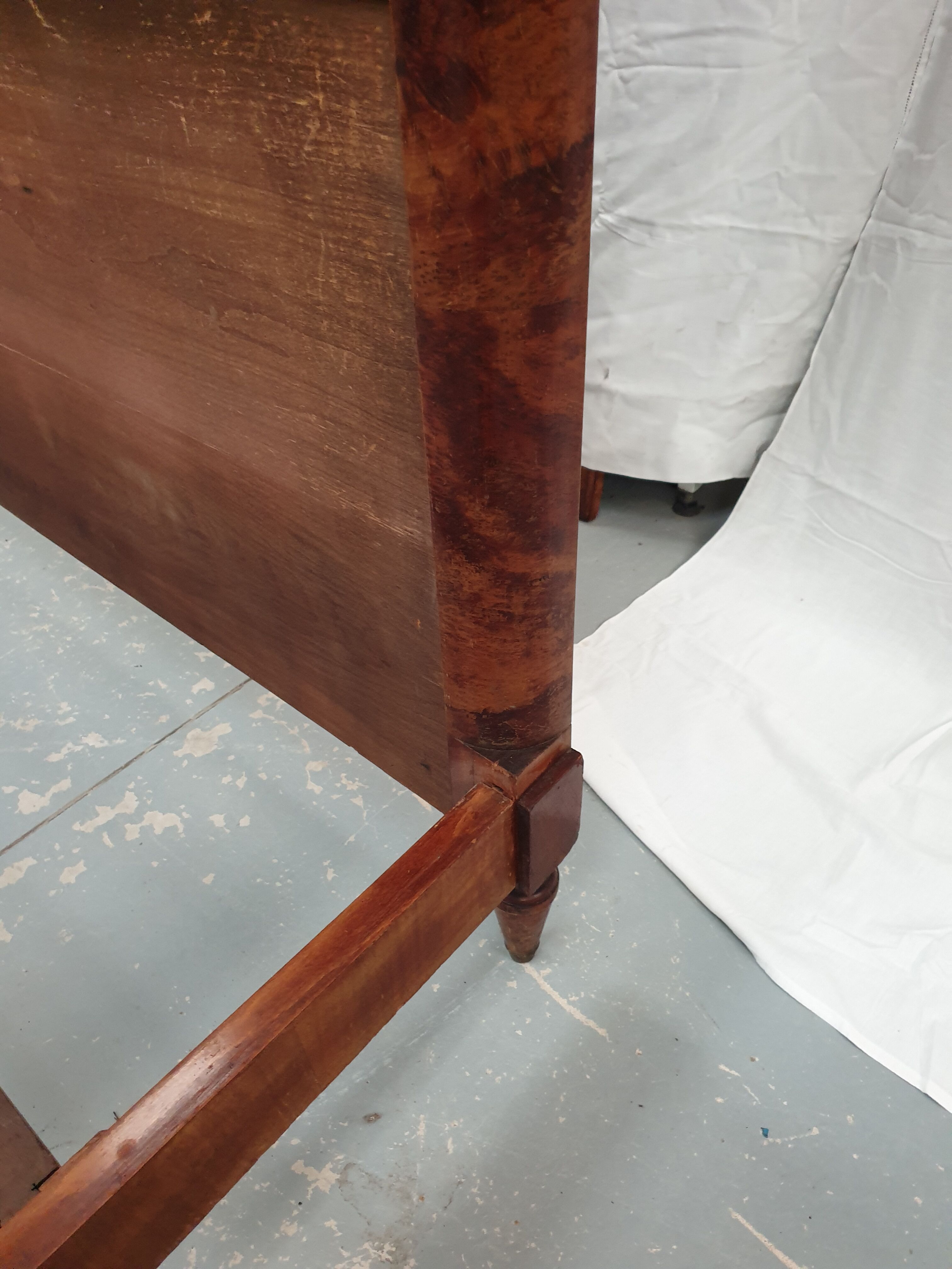 Bed style Louis XVI gilded bronze