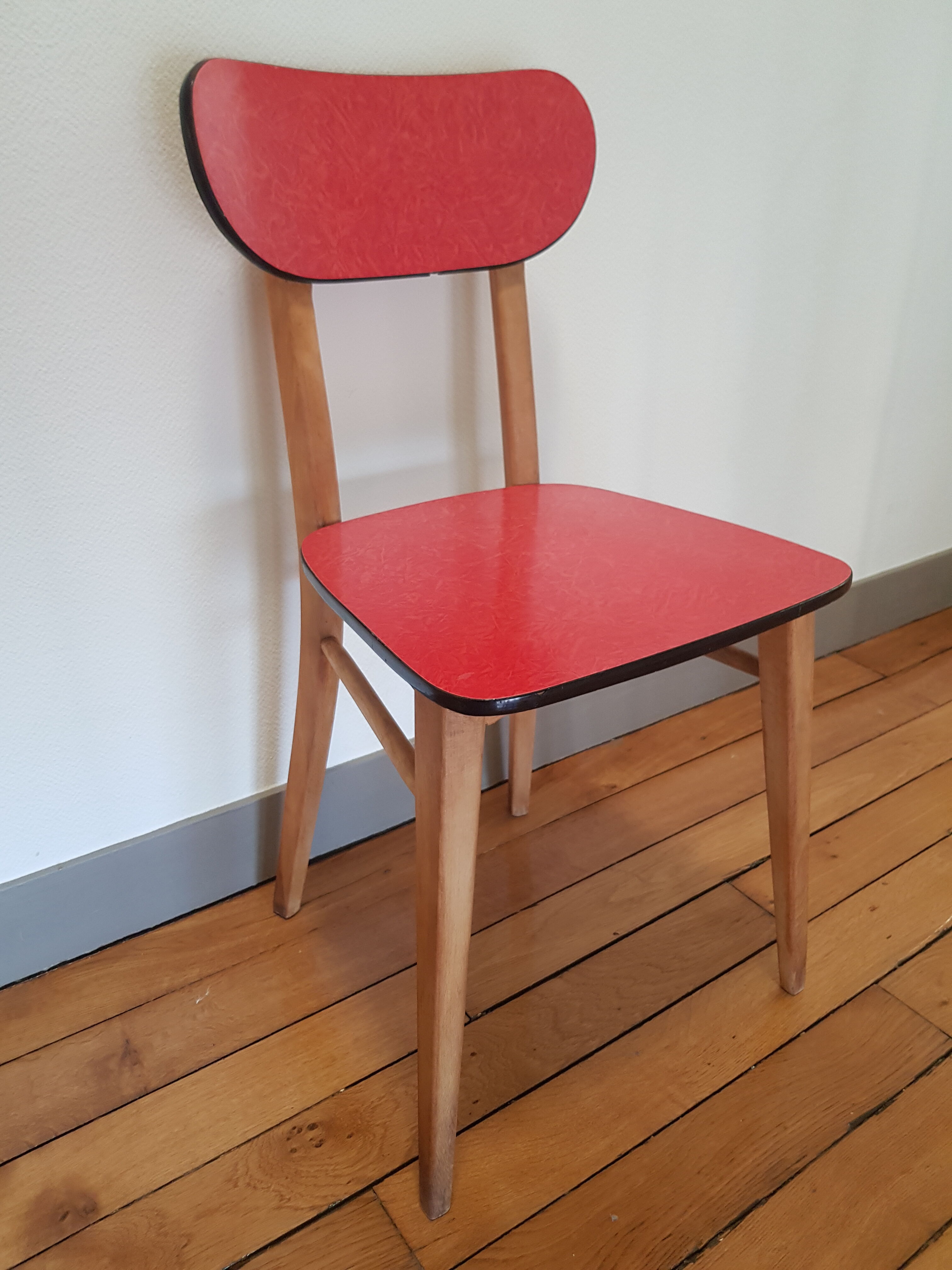Chaise bois et formica