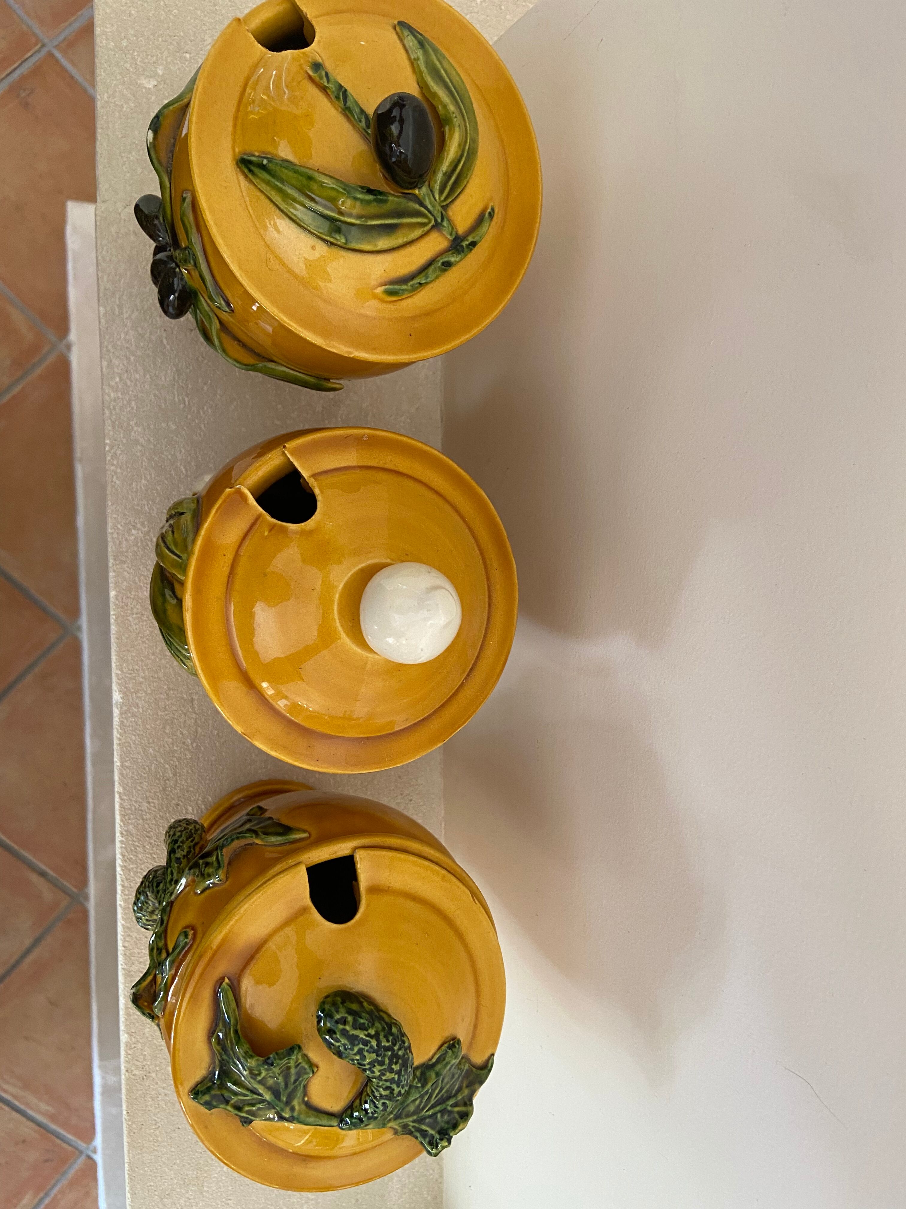 3 vintage kitchen pots