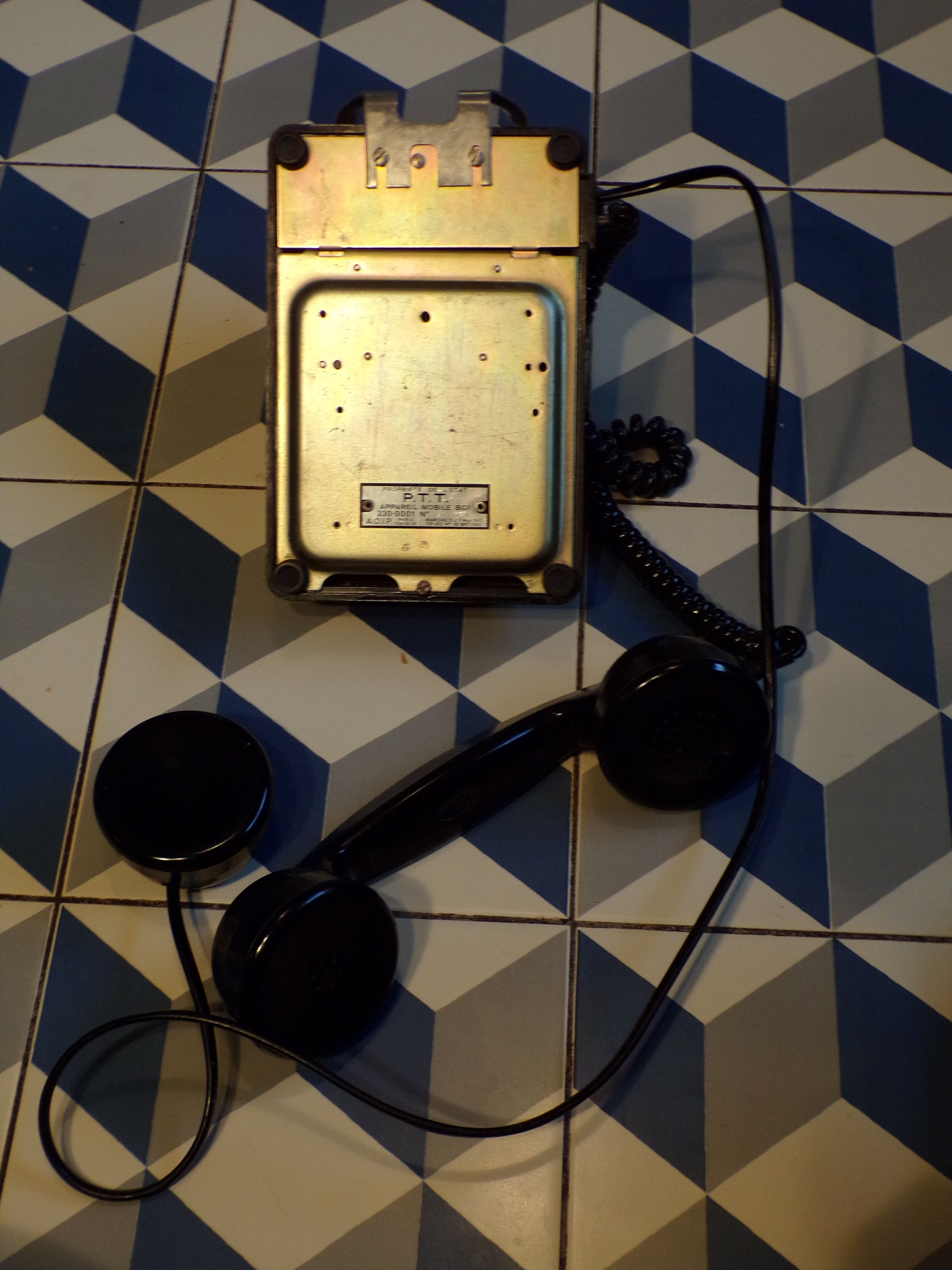 Vintage phone in Bakelite dial