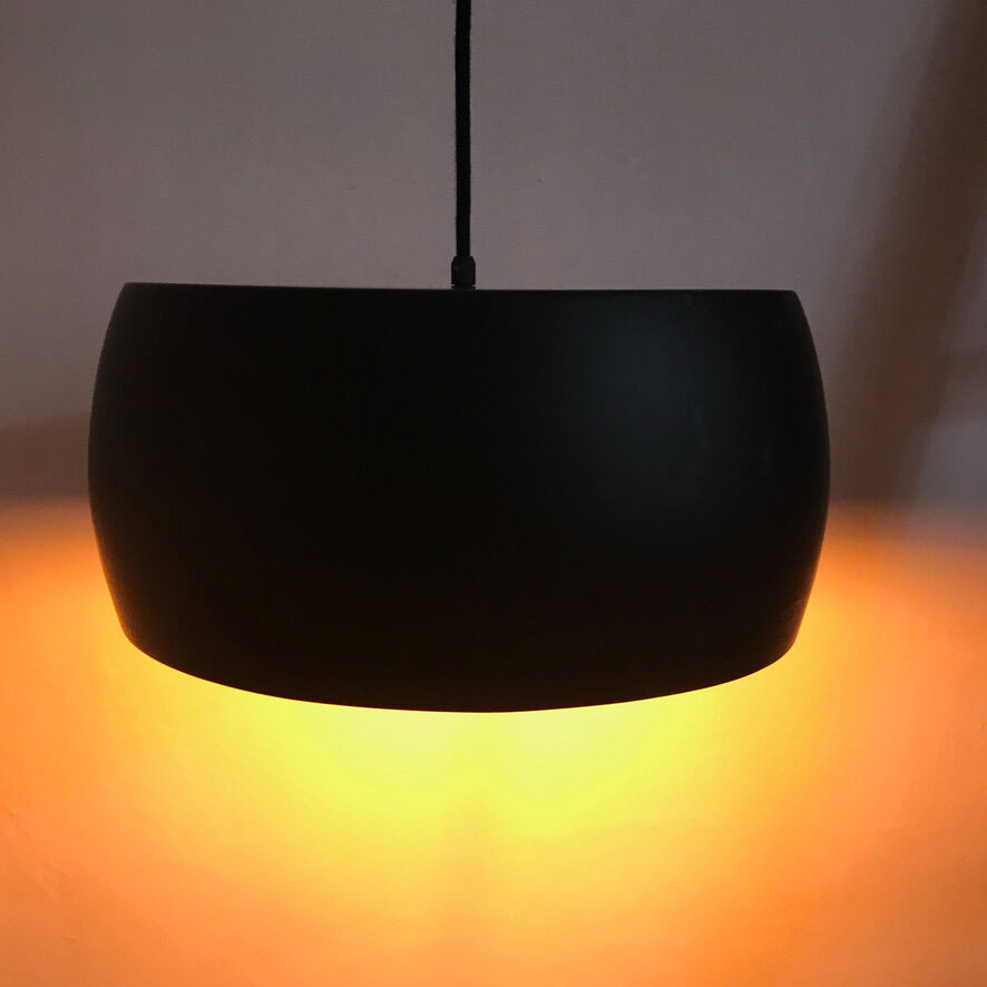 Black metal suspension