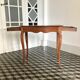 Table d'appoint en bois style Louis XV