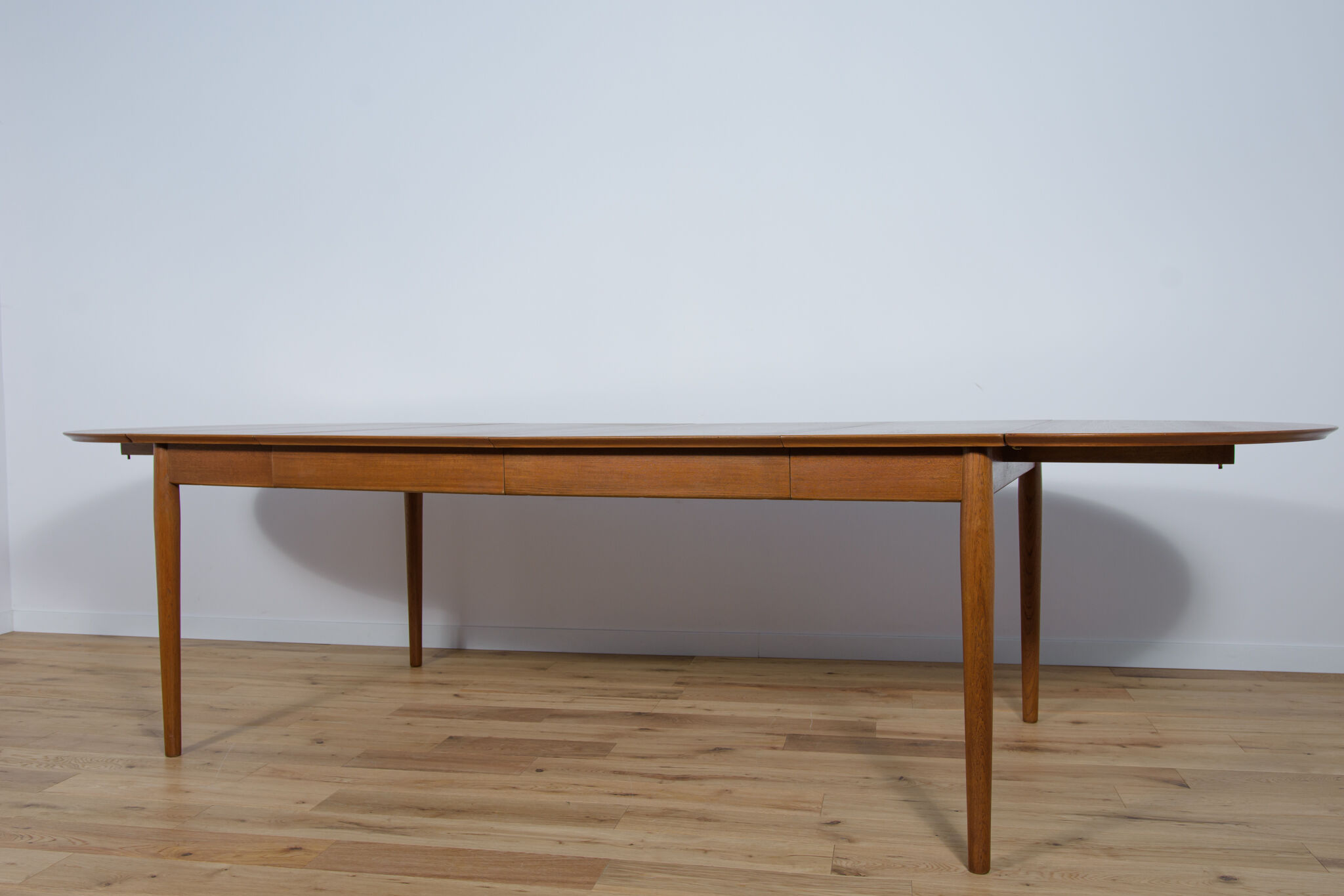 Table à manger extensible en teck, années 1960