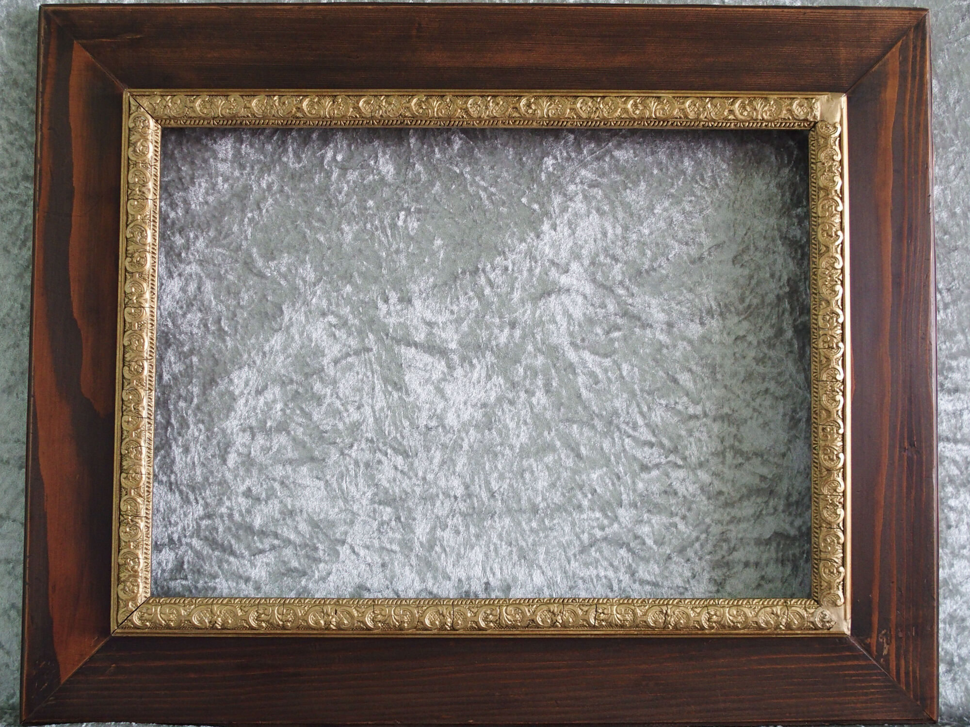 Wooden frame with golden stick baguette