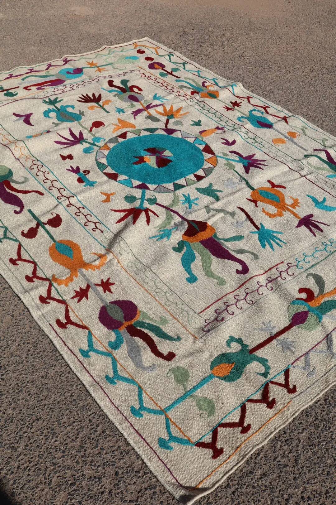 White blue multicoloured kilim suzani rug – 240x170 cm