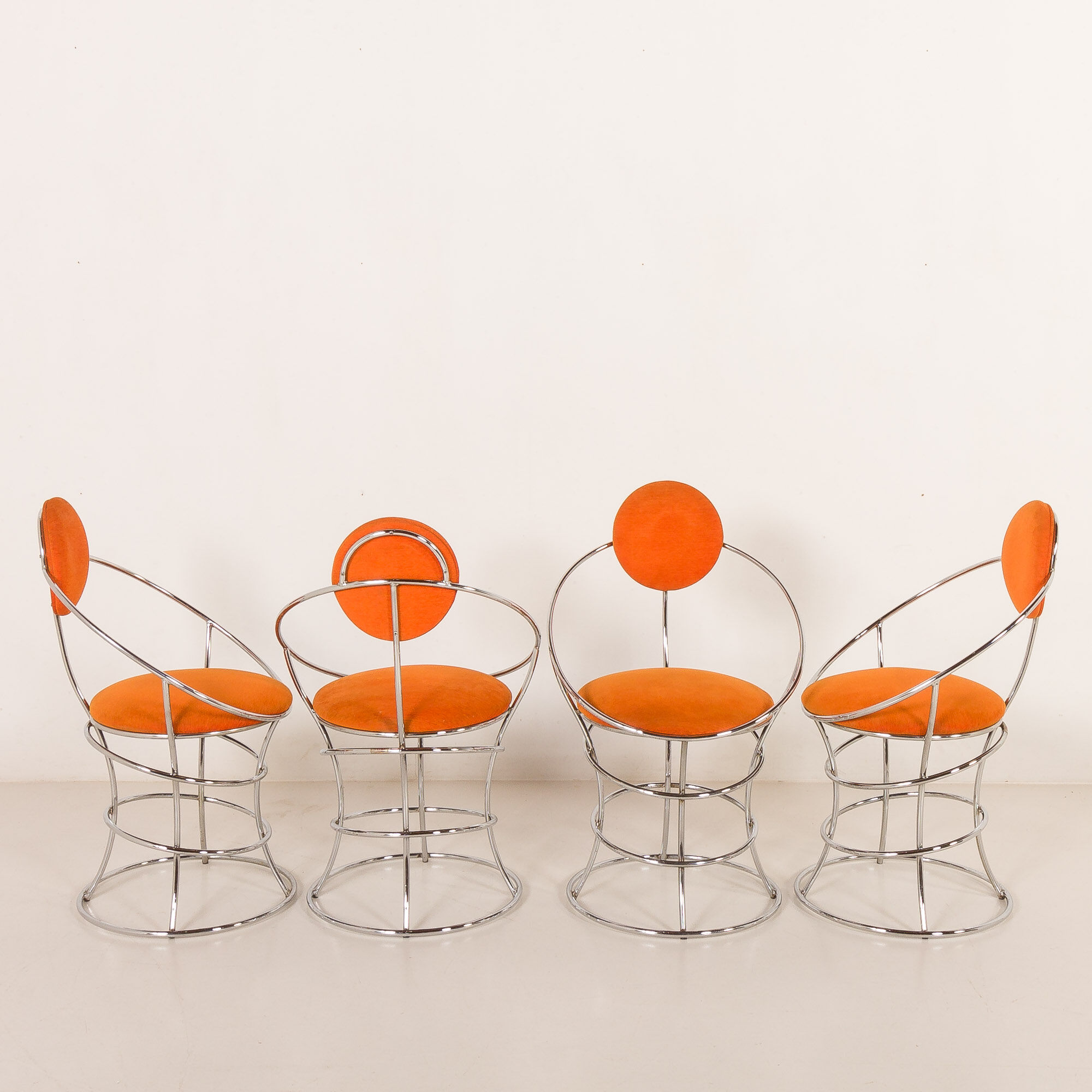 Table à manger space age italienne avec 4 chaises attribuées à Giotto Stoppino, années 1970.