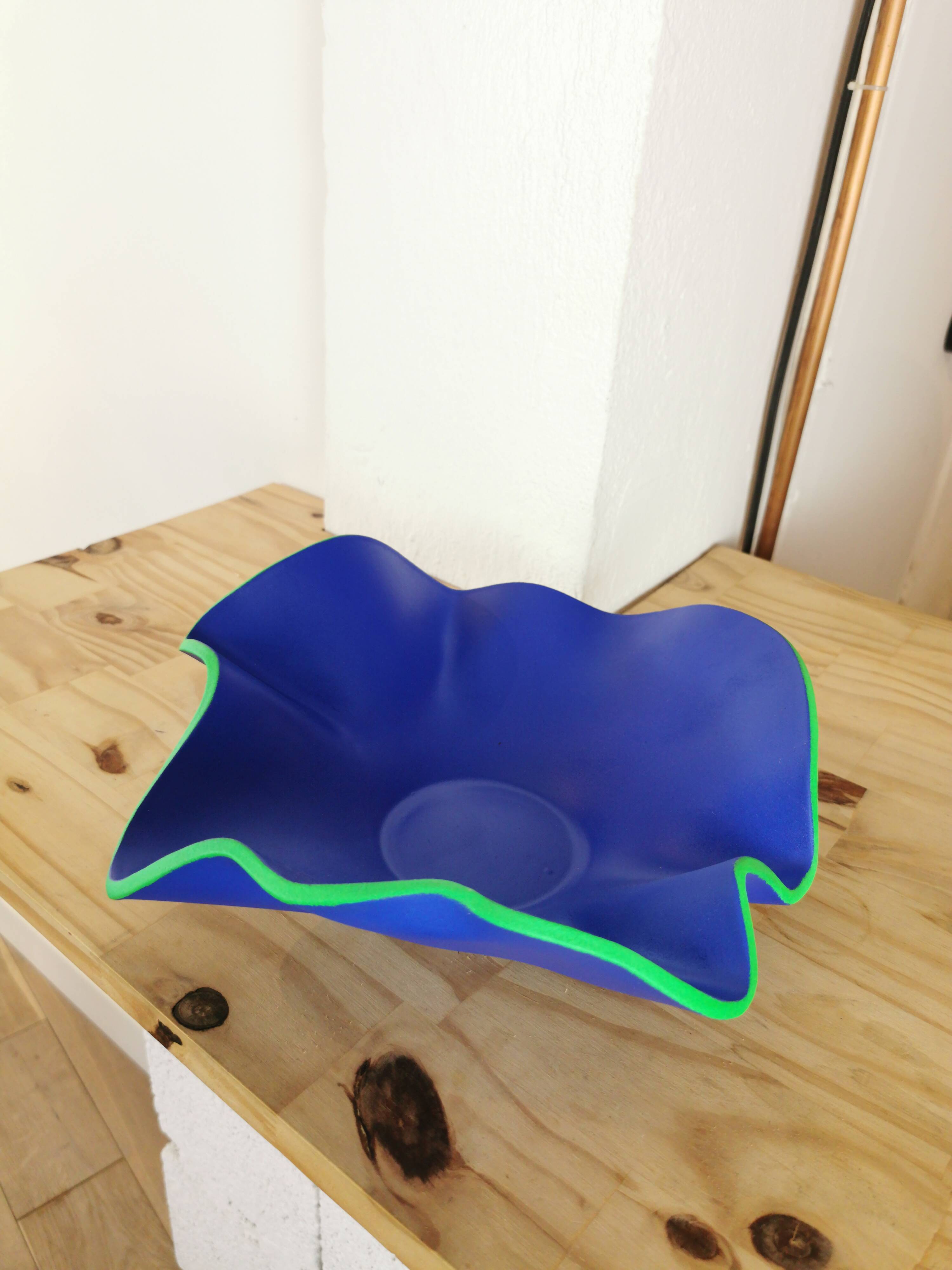 Blue ceramic wavy fruit basket