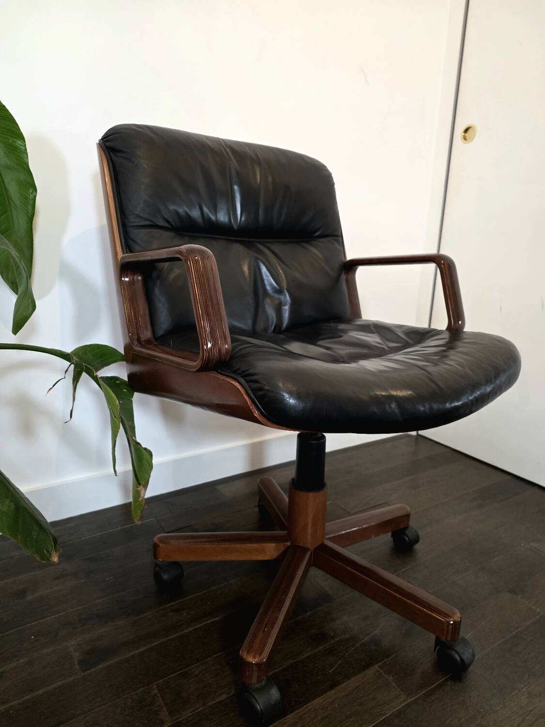 Kiruna executive chair by Luigi Vaghi (1975) – Black leather and tec