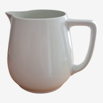 White porcelain milk jug of 1.75 liters