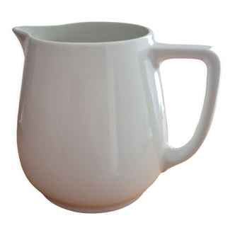 White porcelain milk jug of 1.75 liters