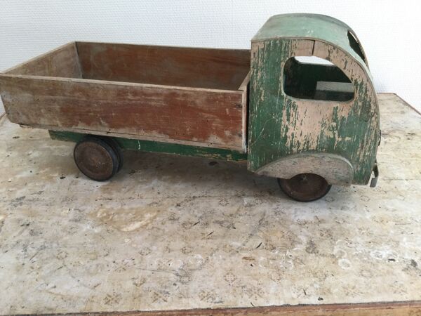 Camion benne ancien en bois
