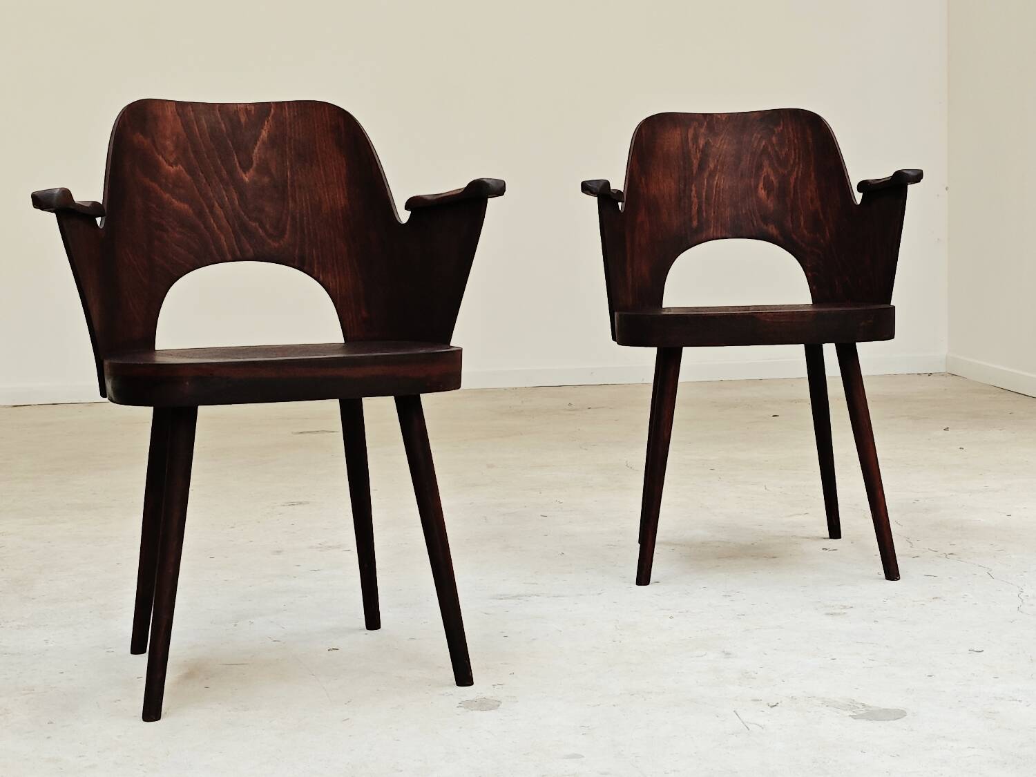 Pair of wooden armchairs by Lubomir Hofmann for Ton (Thonet), 1960