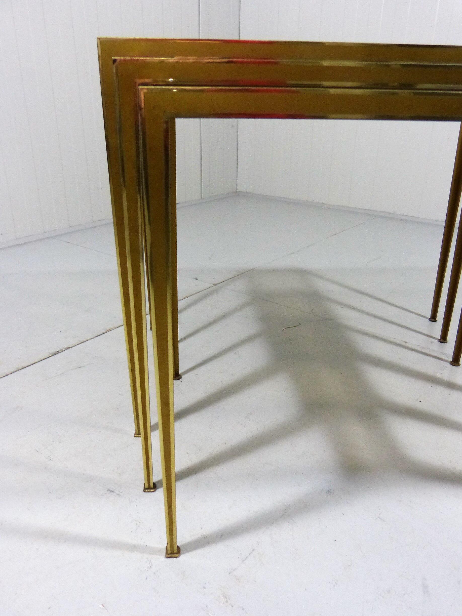 Set nesting tables in brass & glass by Deutsche Vereinigte Werkstätten