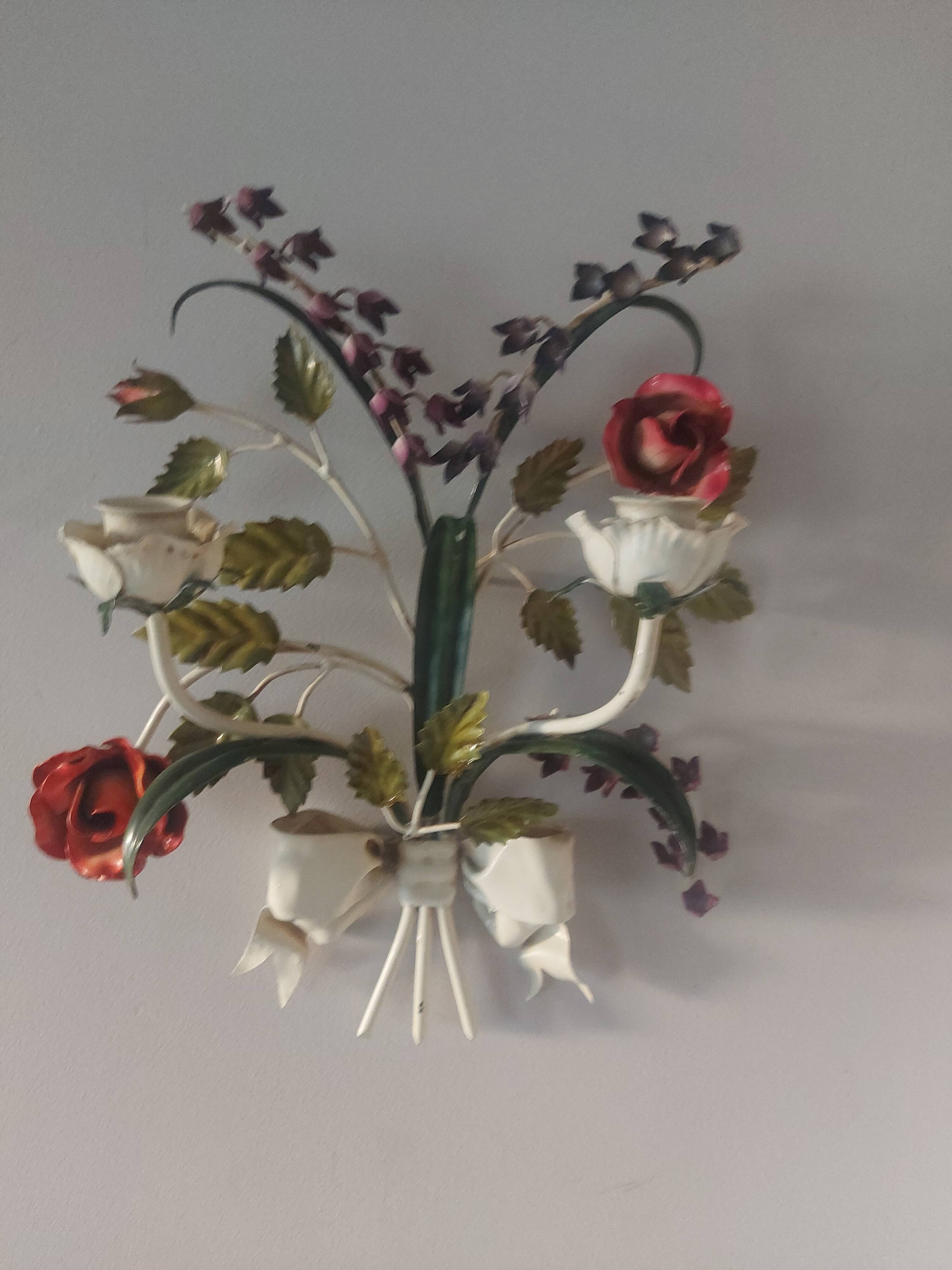 Bougeoir vintage mural décor de fleurs  en métal polychrome