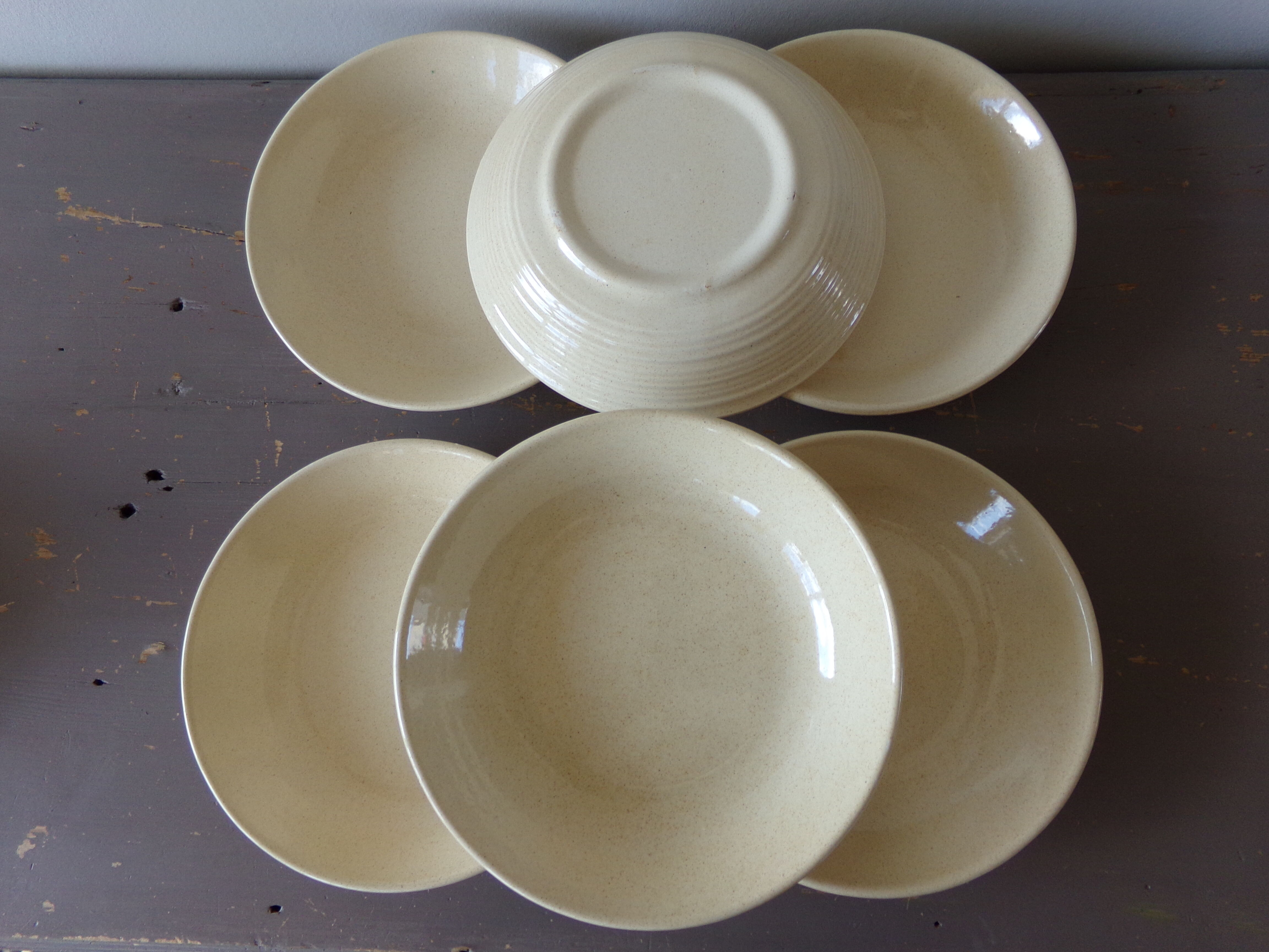 6 hollow plates in sandstone