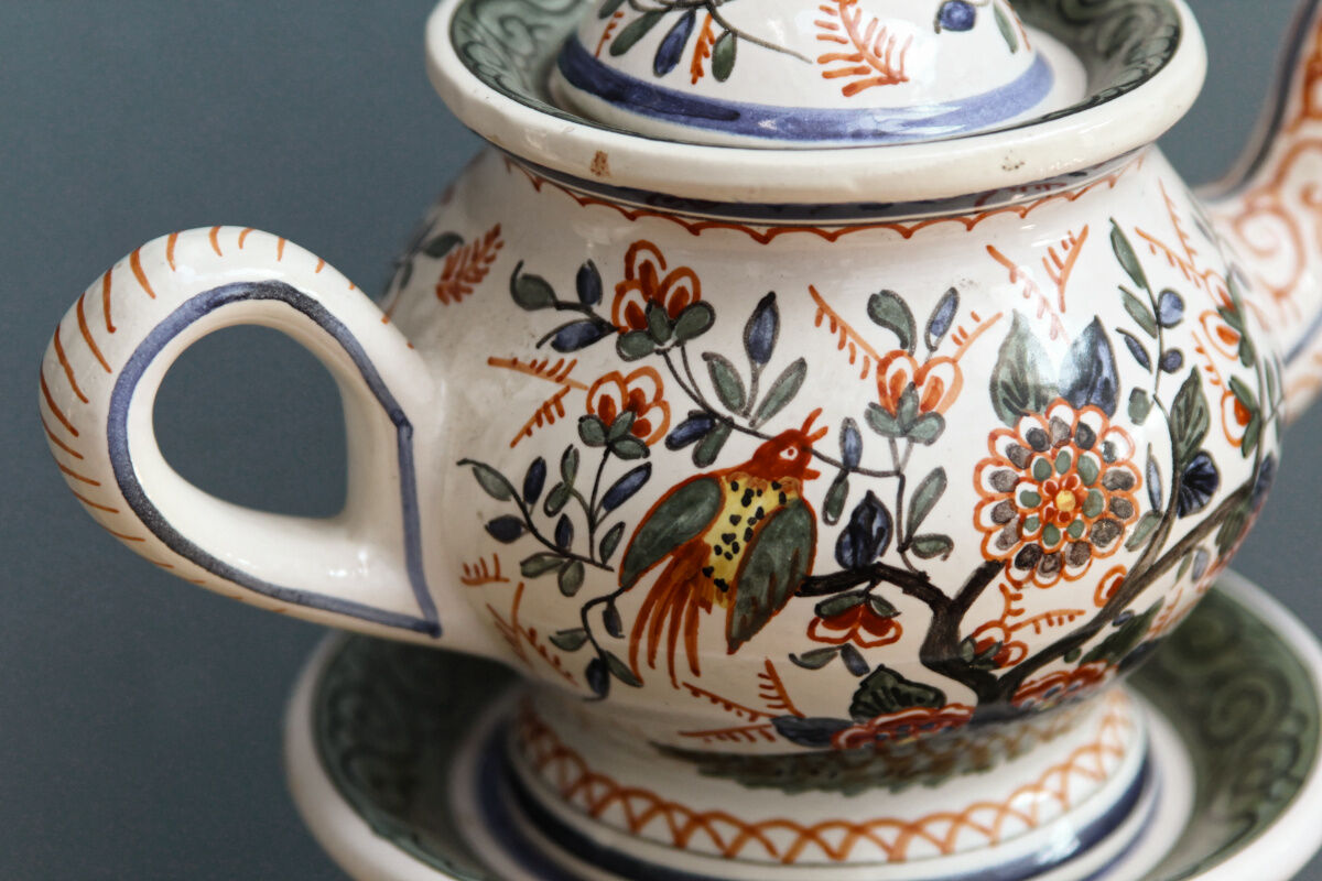 Delft earthenware herbal tea maker