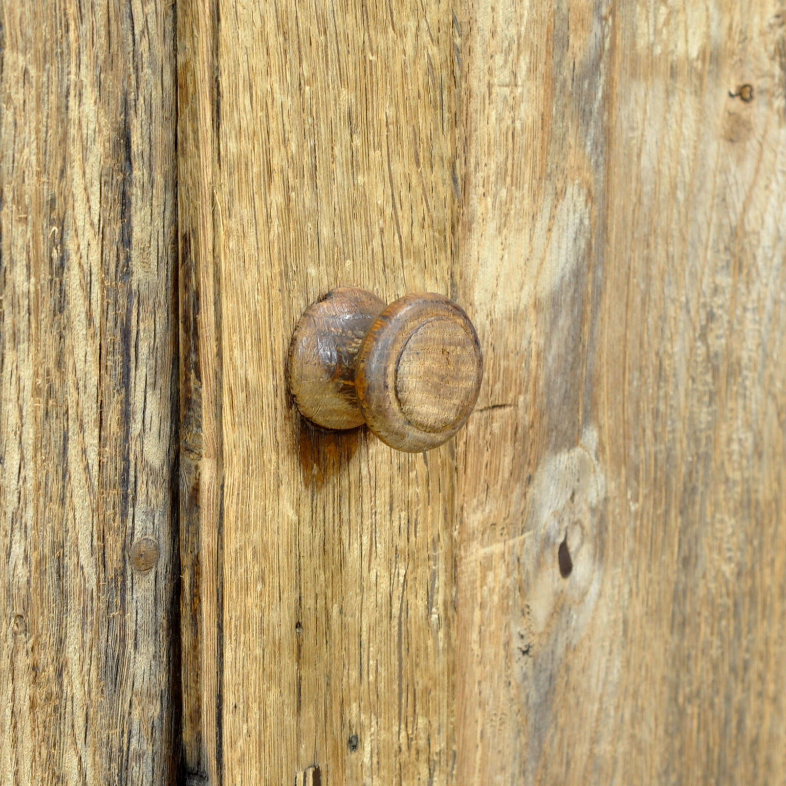 Small oak cabinet, circa 1820