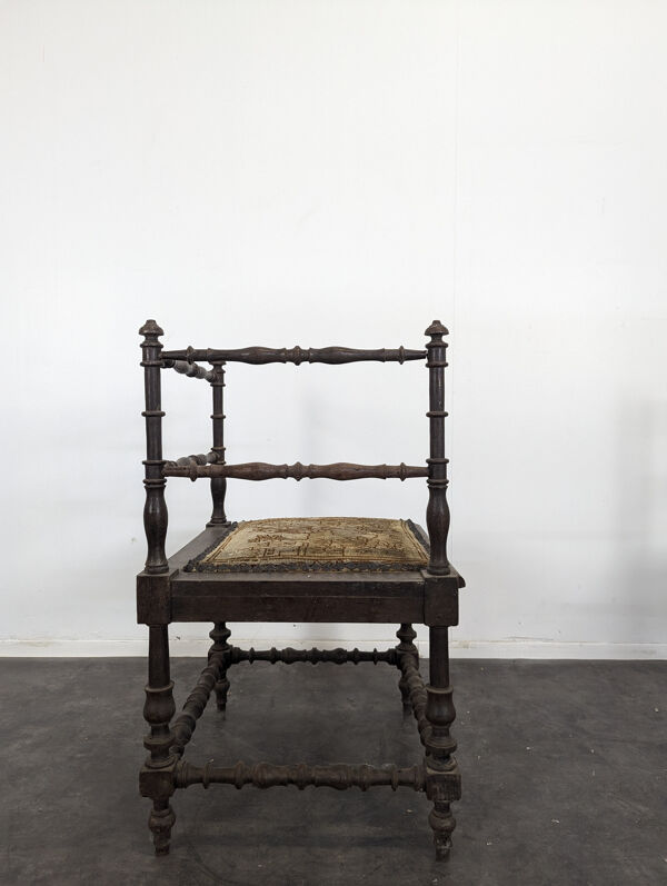 Tabouret de coin avec tapisserie aux petits points