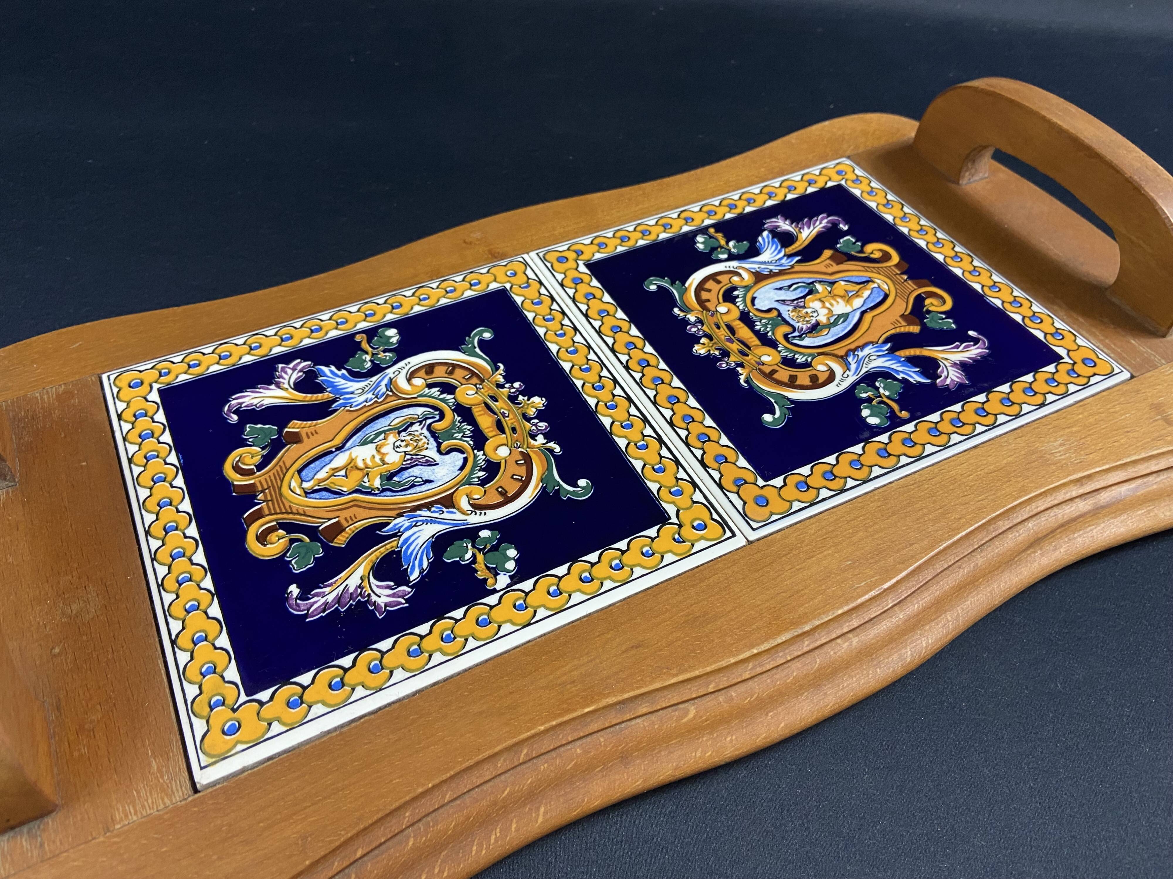 Plateau de service en hêtre et carreaux faïence de Gien décor Renaissance