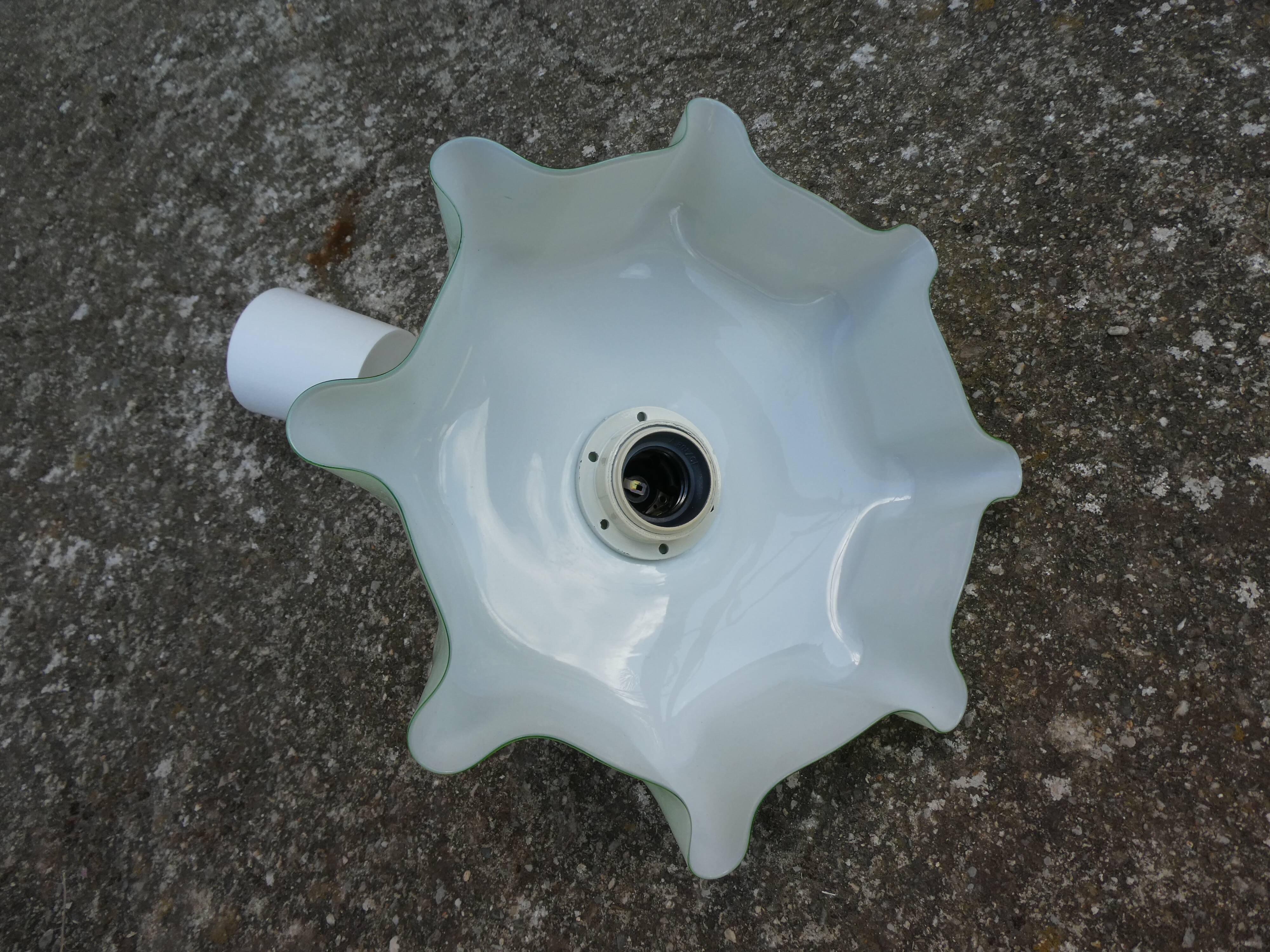 Suspension of old lampshade in opaline mint