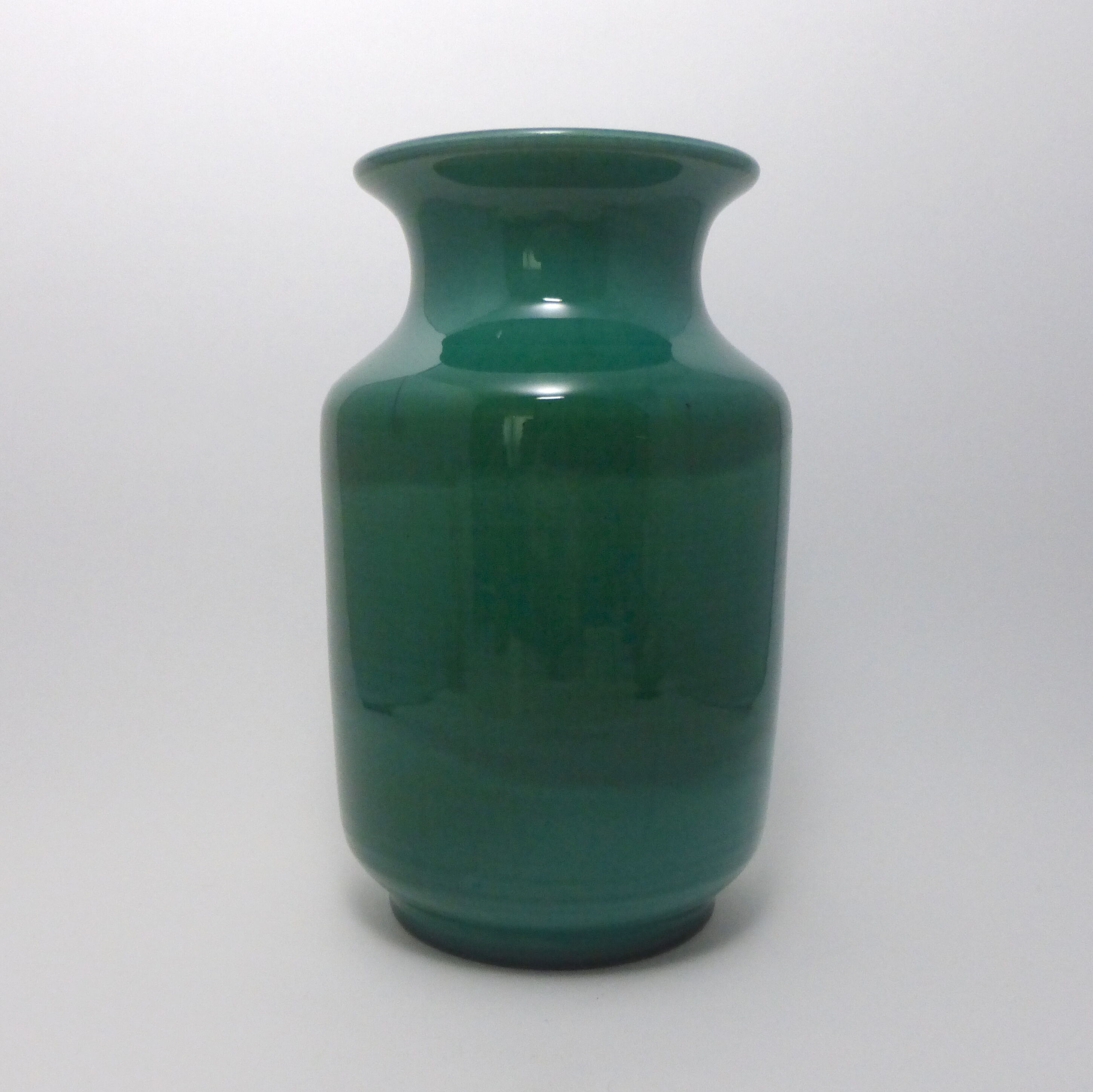 Green vase nuanced Accolay 1950-1960