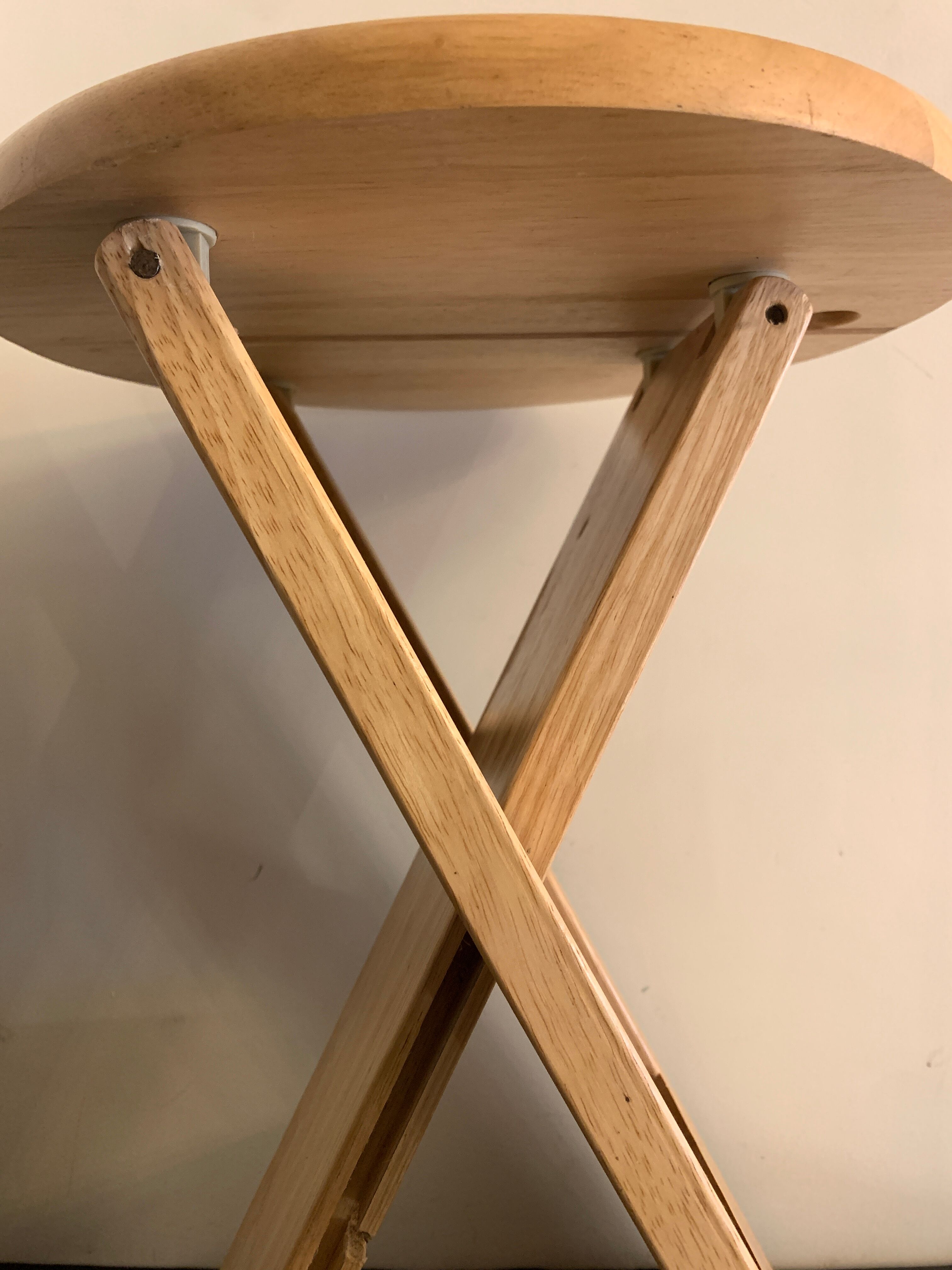 Folding wooden stool design Adrian Reed, Suzy, 1980