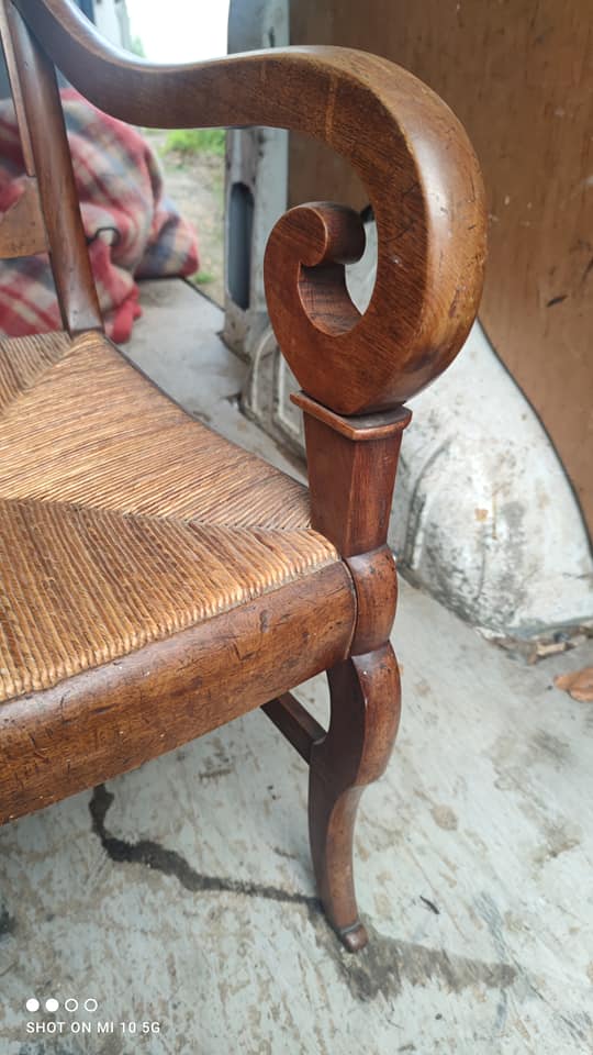 Armchair with gilded rye straw seat in solid walnut, Restoration period, circa 1820