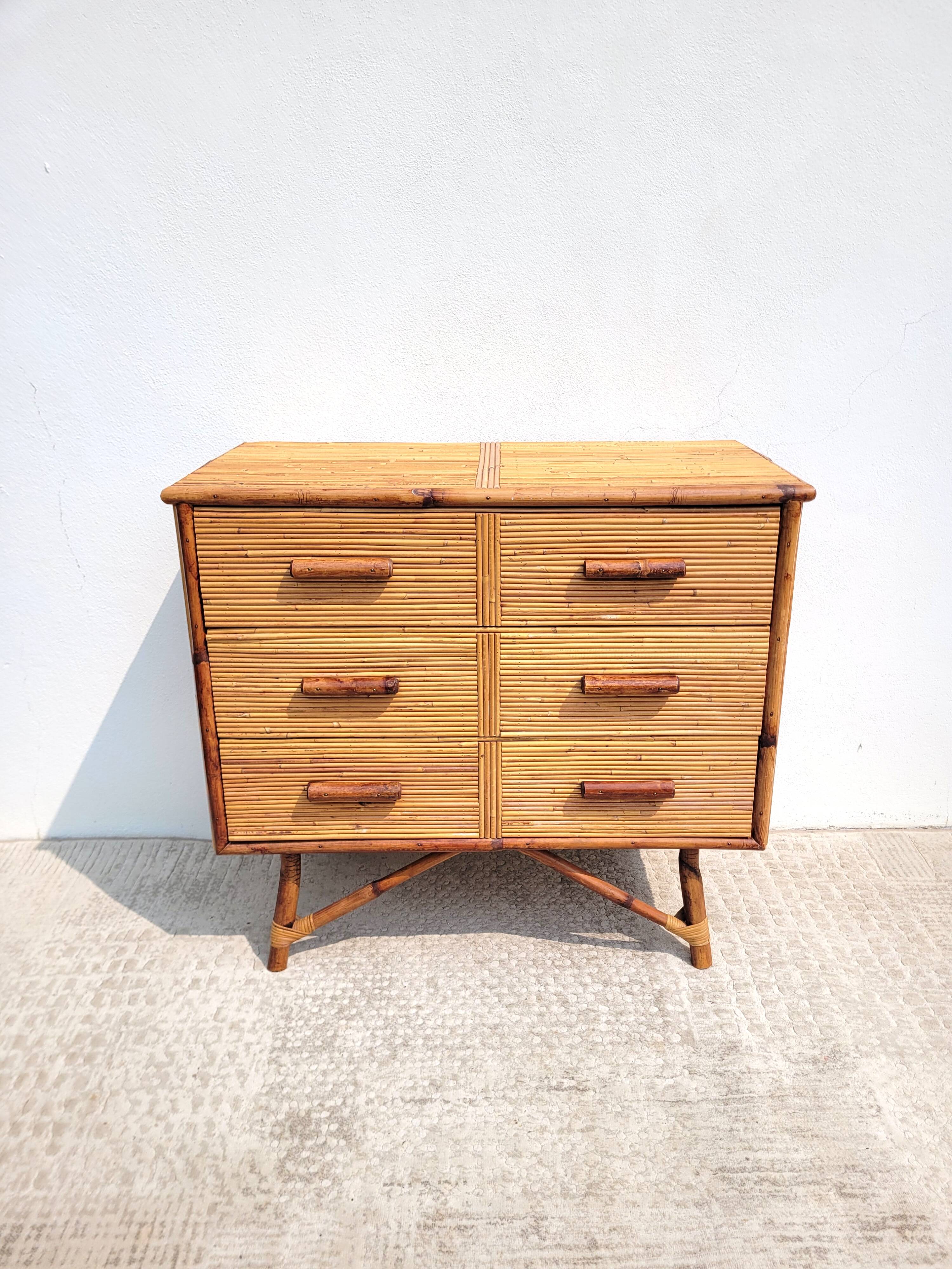 Commode en rotin vers 1960