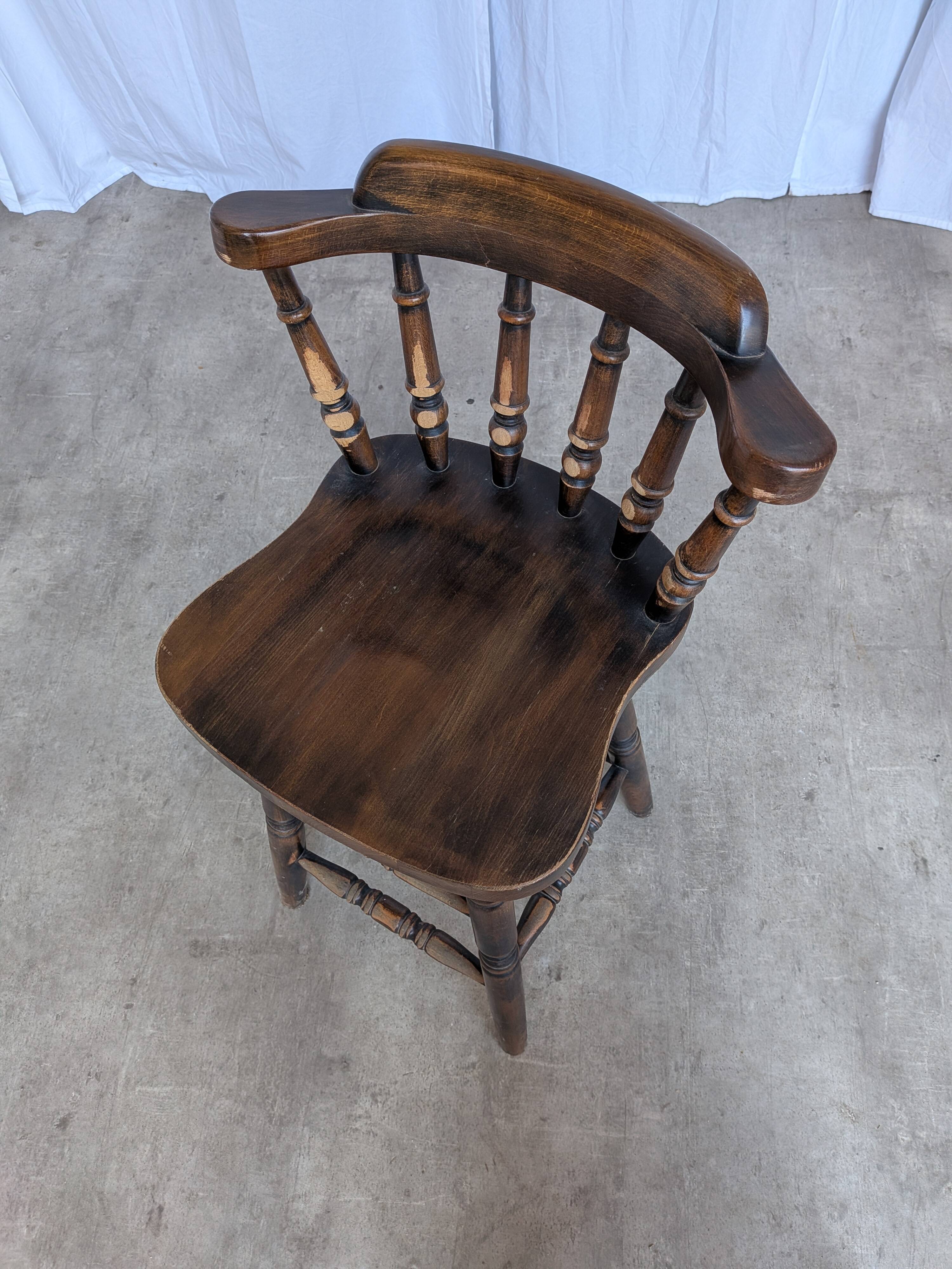 Chaise de bar en bois sculpté vintage : tabouret haut de ferme des années 1970