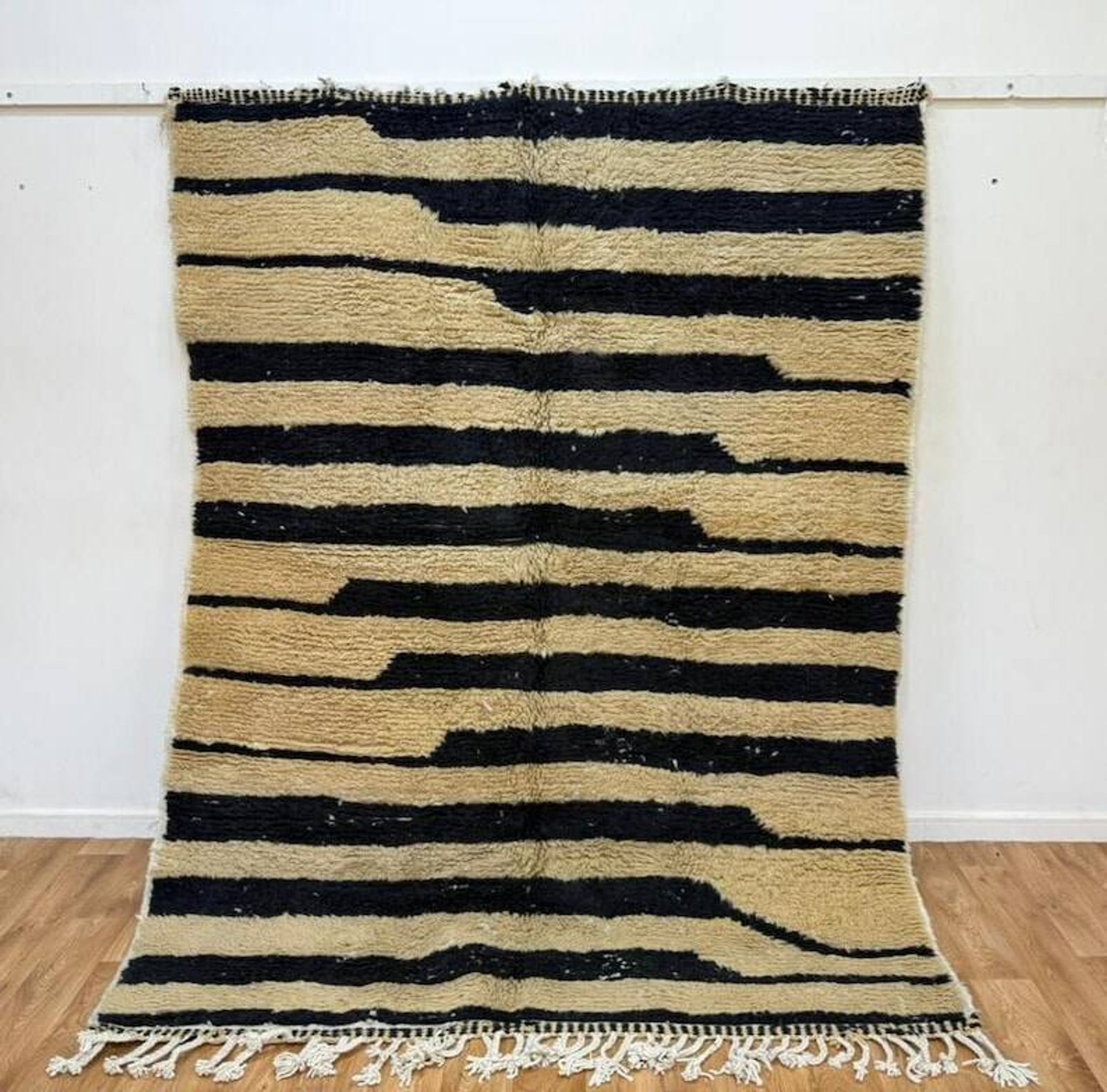 Moroccan rug in natural wool 200cm x 300cm