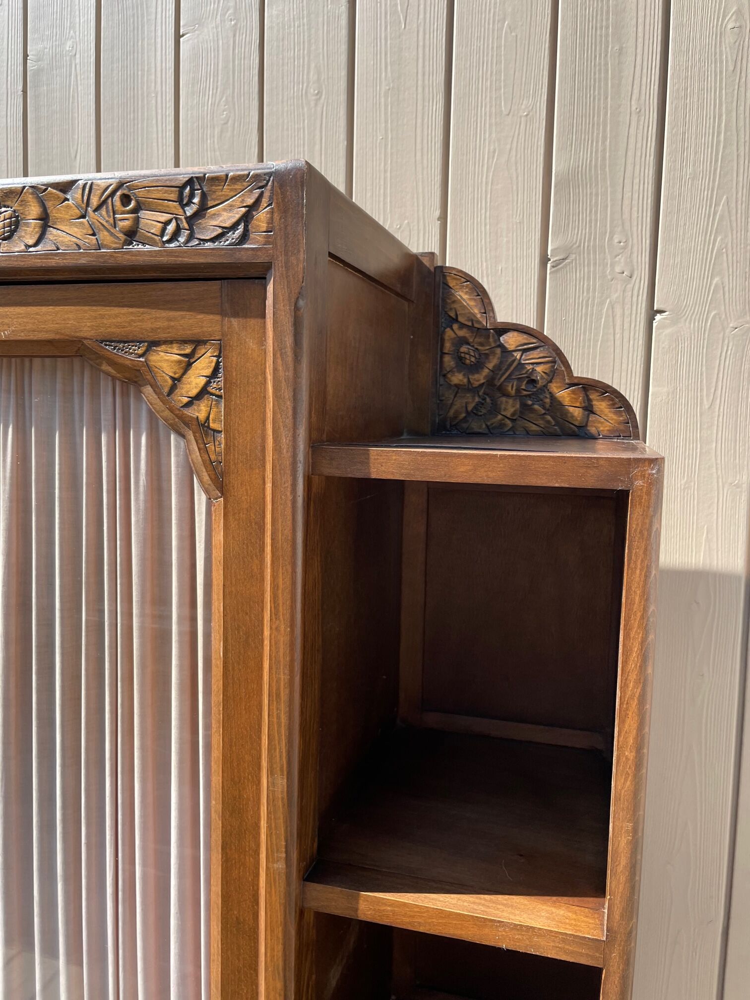 Art deco showcase