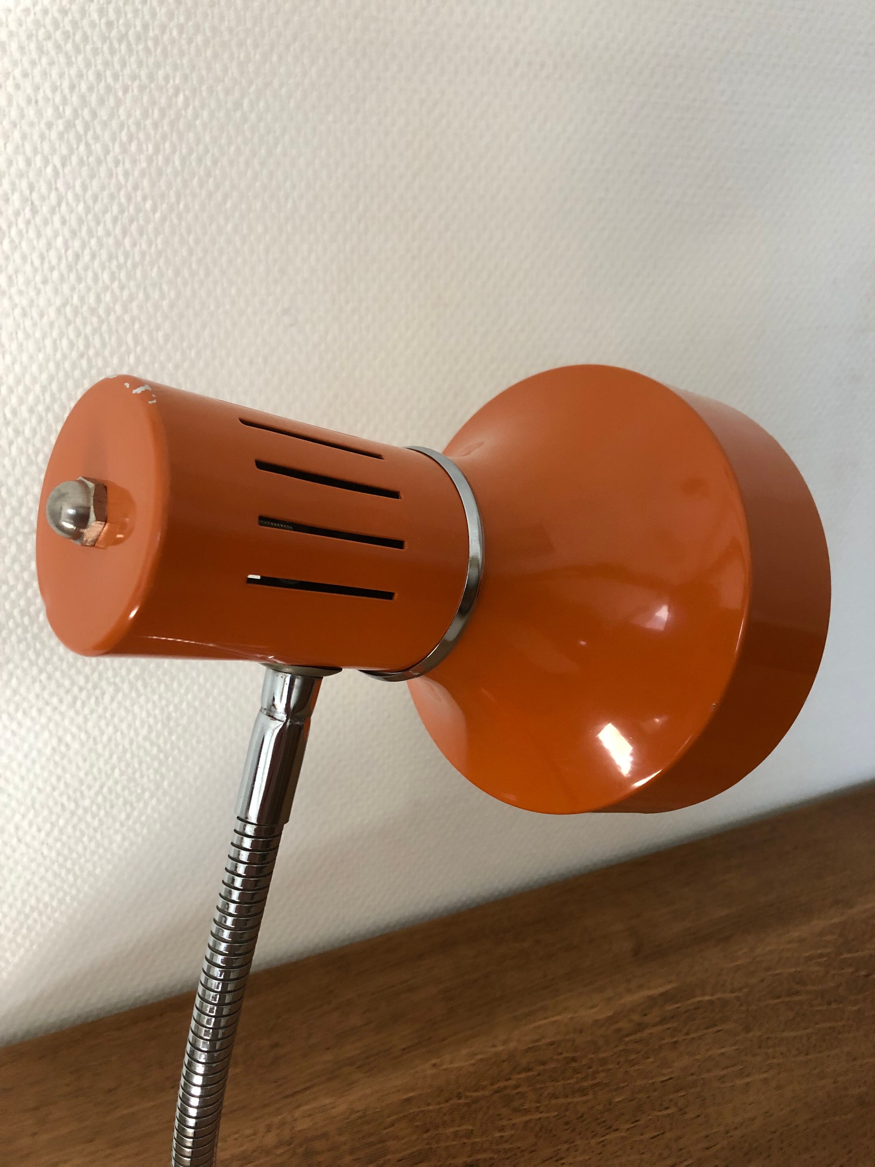 Desk lamp