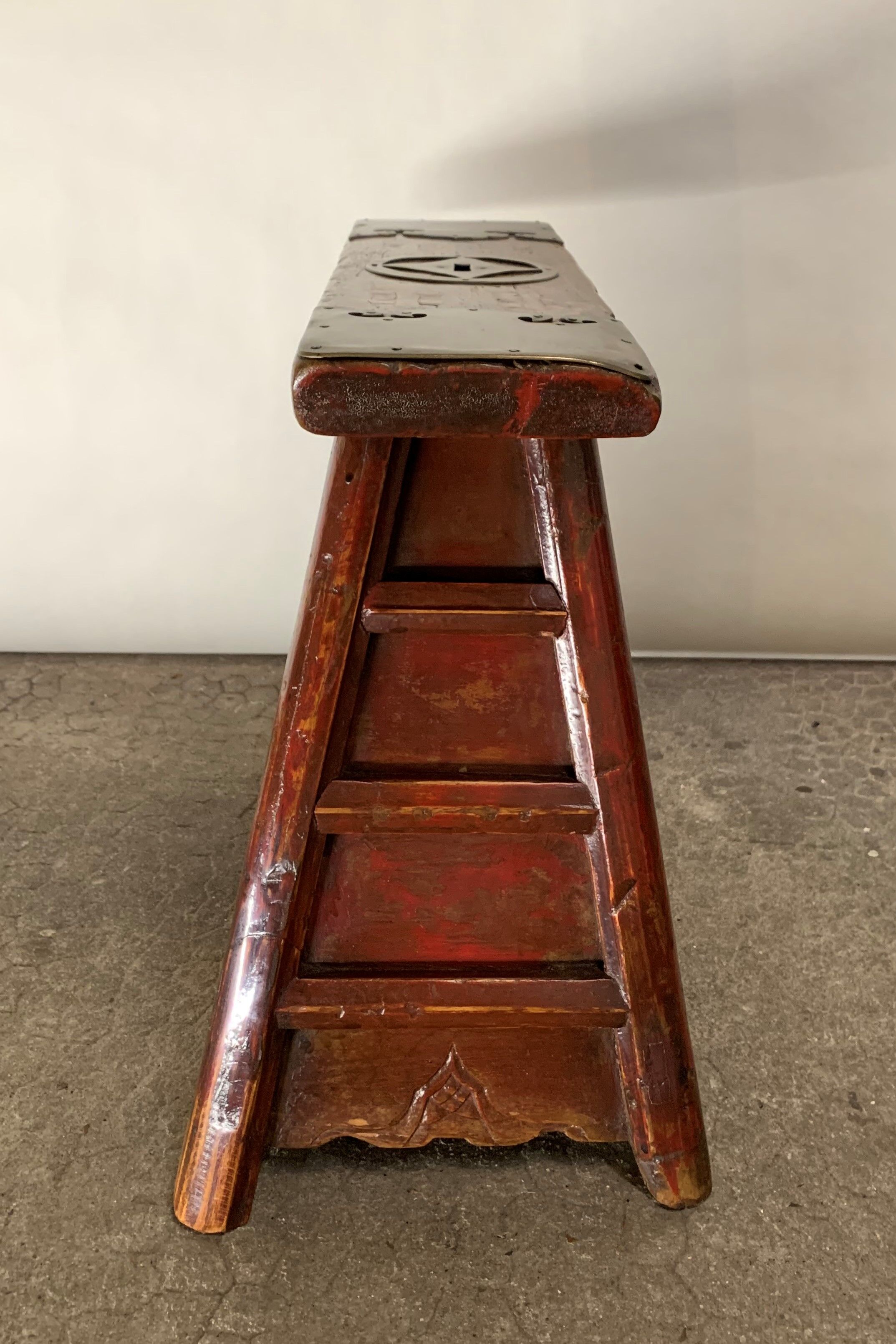 Chinese hairdresser's stool